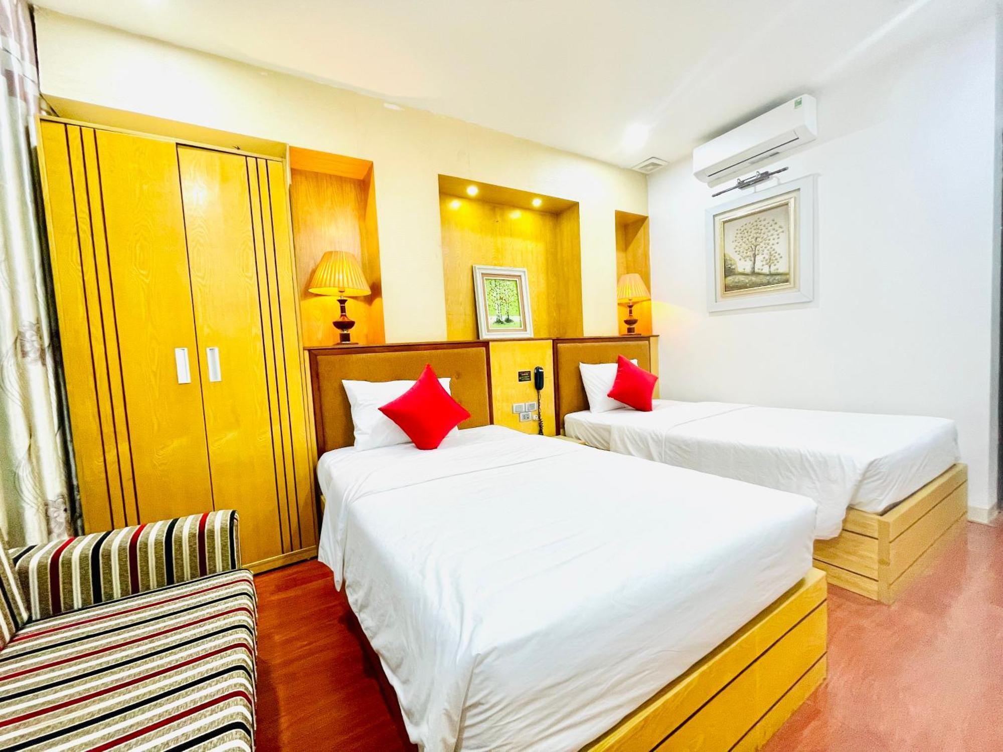 Hotel Moon 56 Truong Cong Giai *