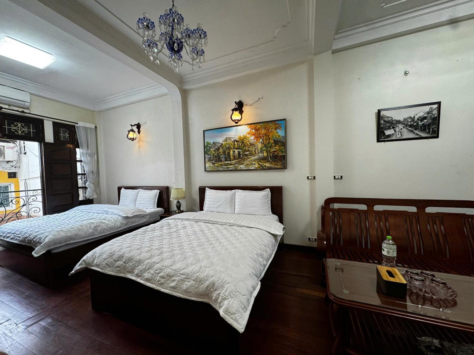 Autumn House Hangdao * Hanoi