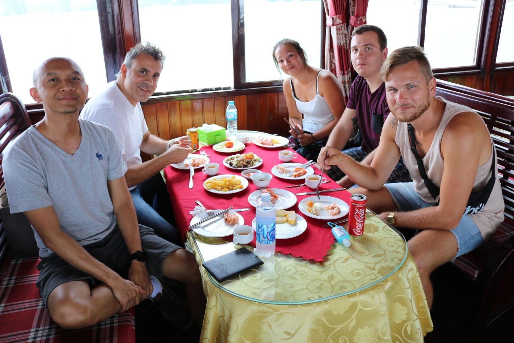 Botel Dragonfly Cruise Hanoi