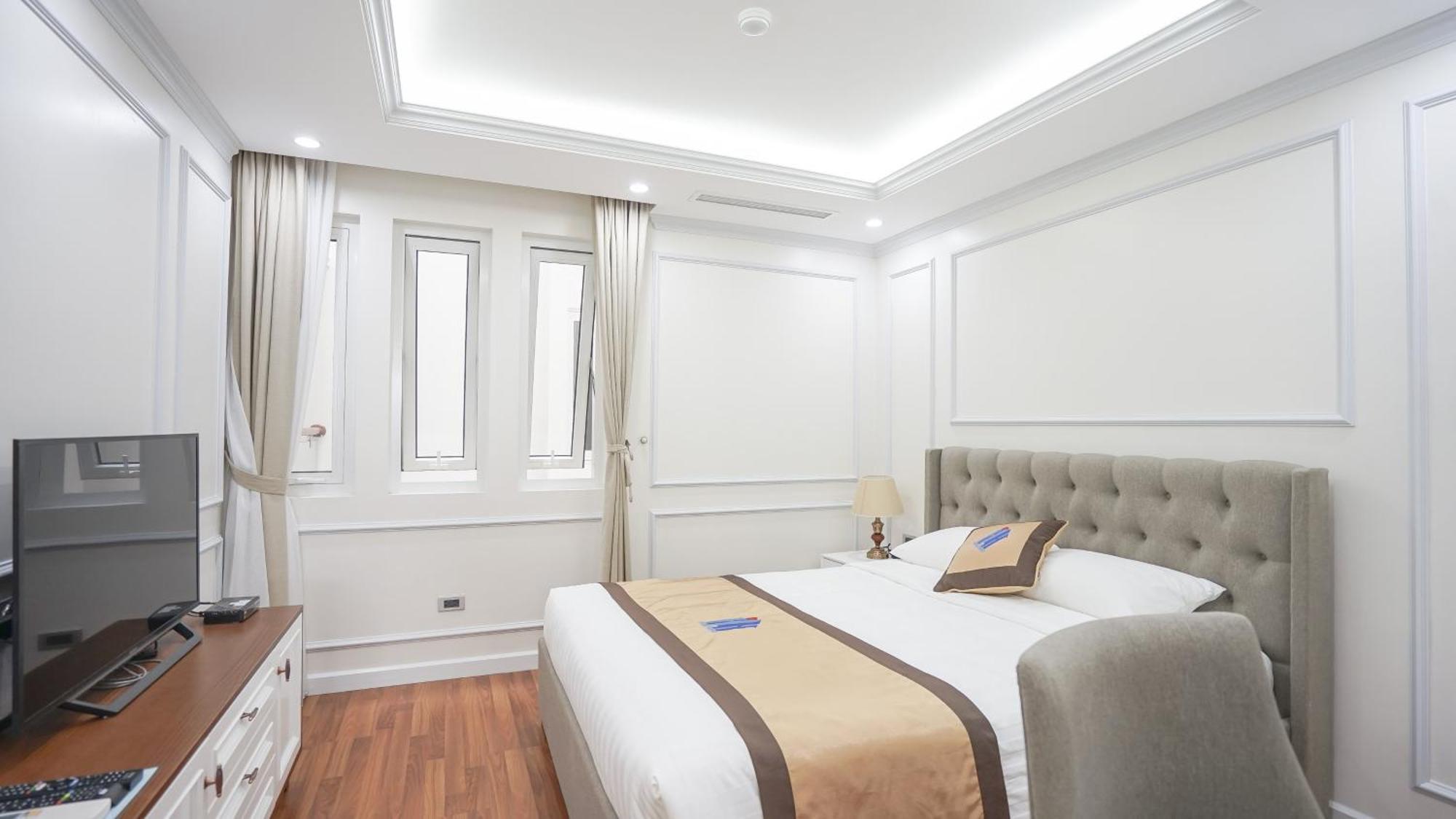 Hotel Luxe Paradise 79 Nguyen Du Hanoi