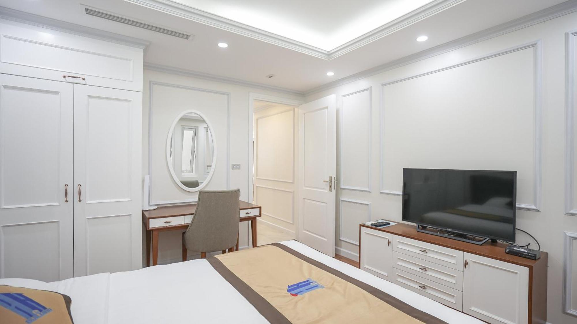Hotel Luxe Paradise 79 Nguyen Du 4*