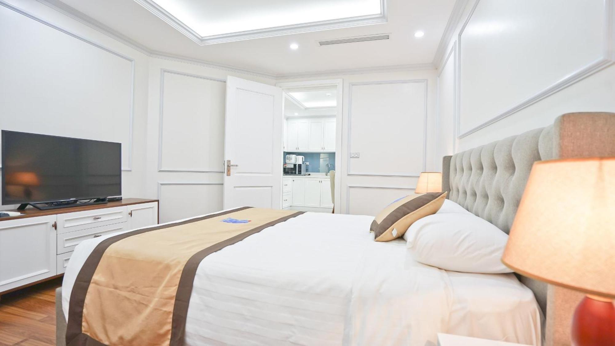 Luxe Paradise 79 Nguyen Du Hotel 4*
