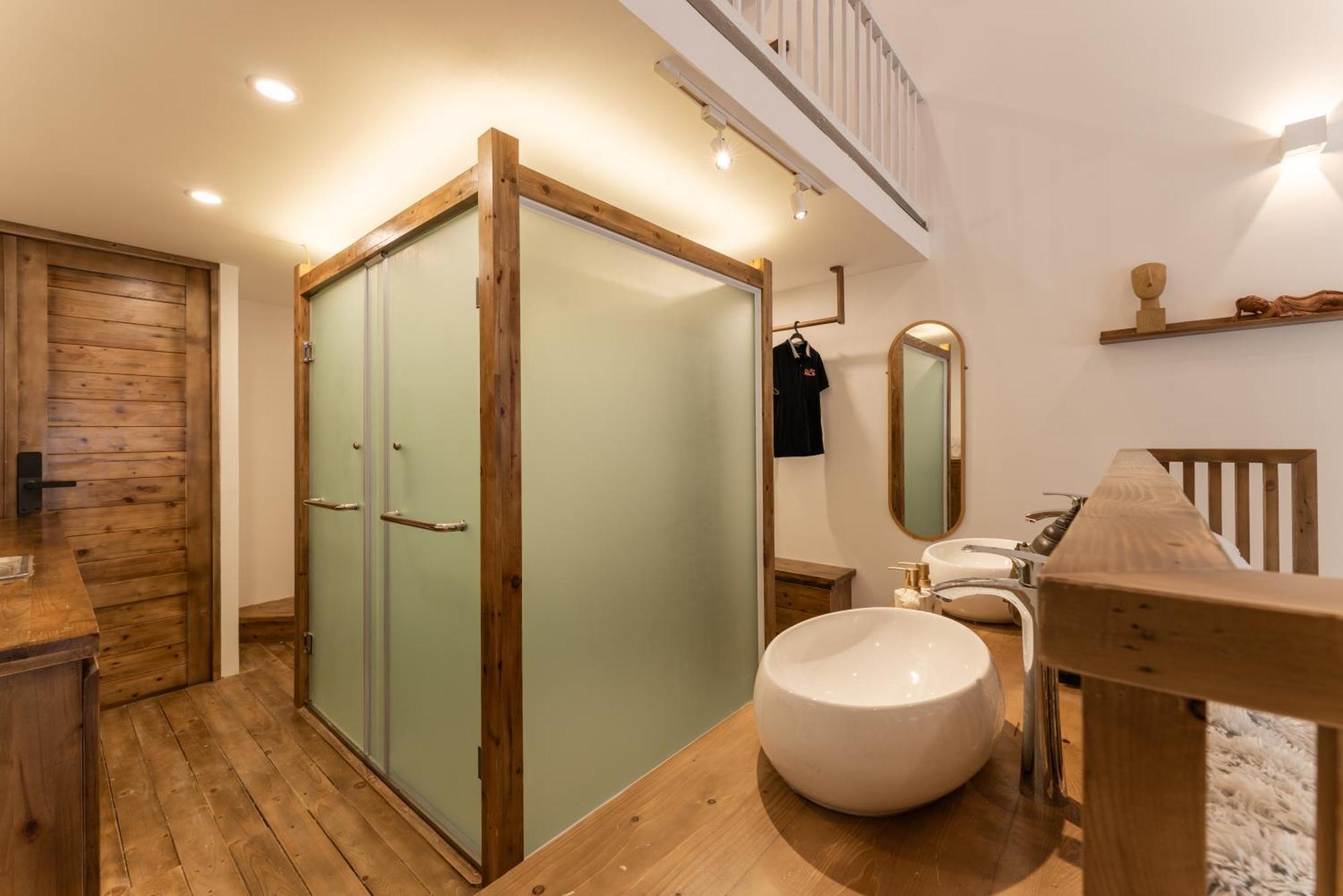 Street View Apartment *