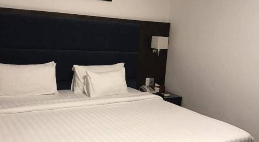 New Moon Hotel