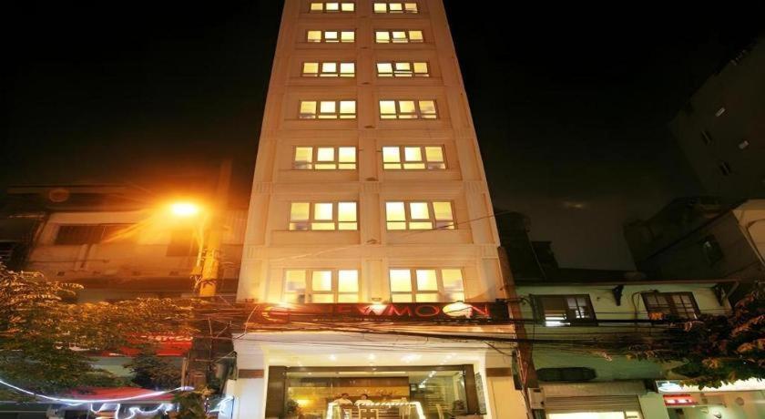 New Moon Hotel 2*