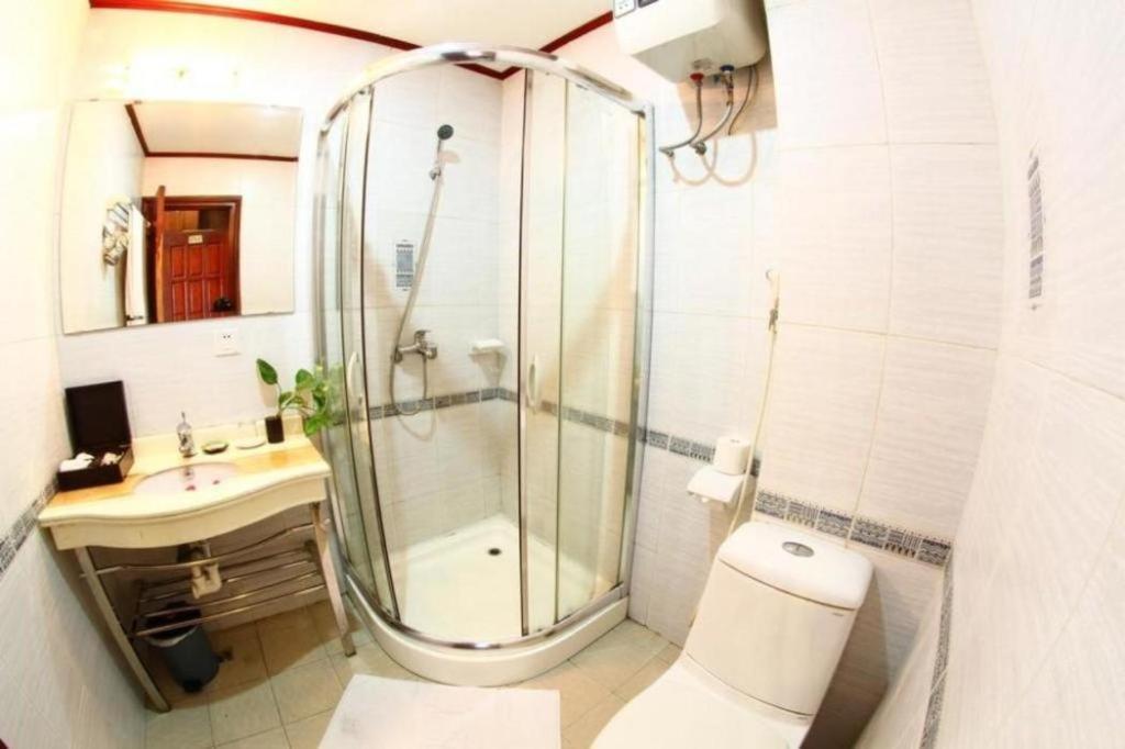 Atrium 3*