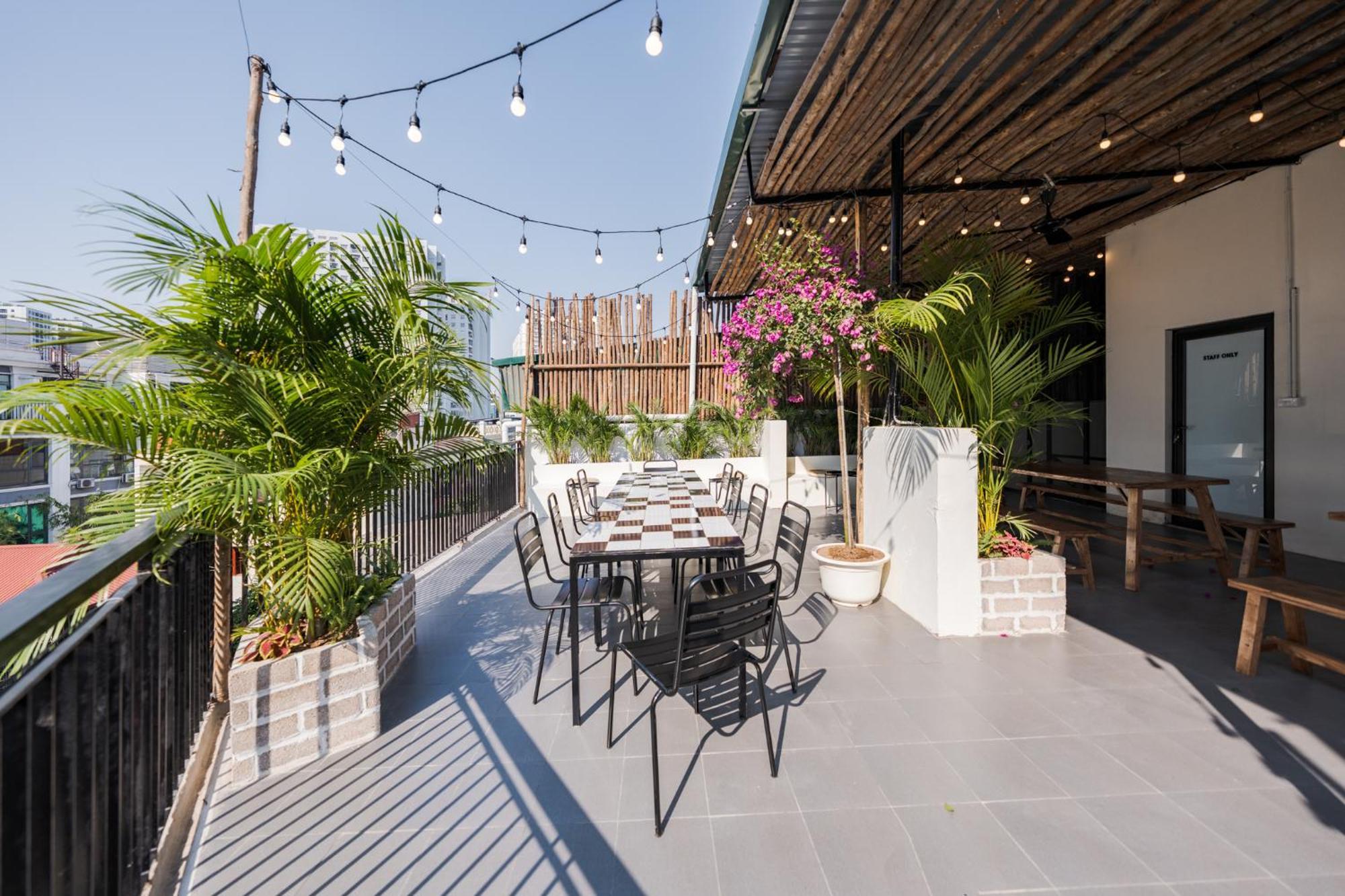 Maison De Lune Residences-rooftop Pool Bbq For Big Group-late Check Out Hanoi