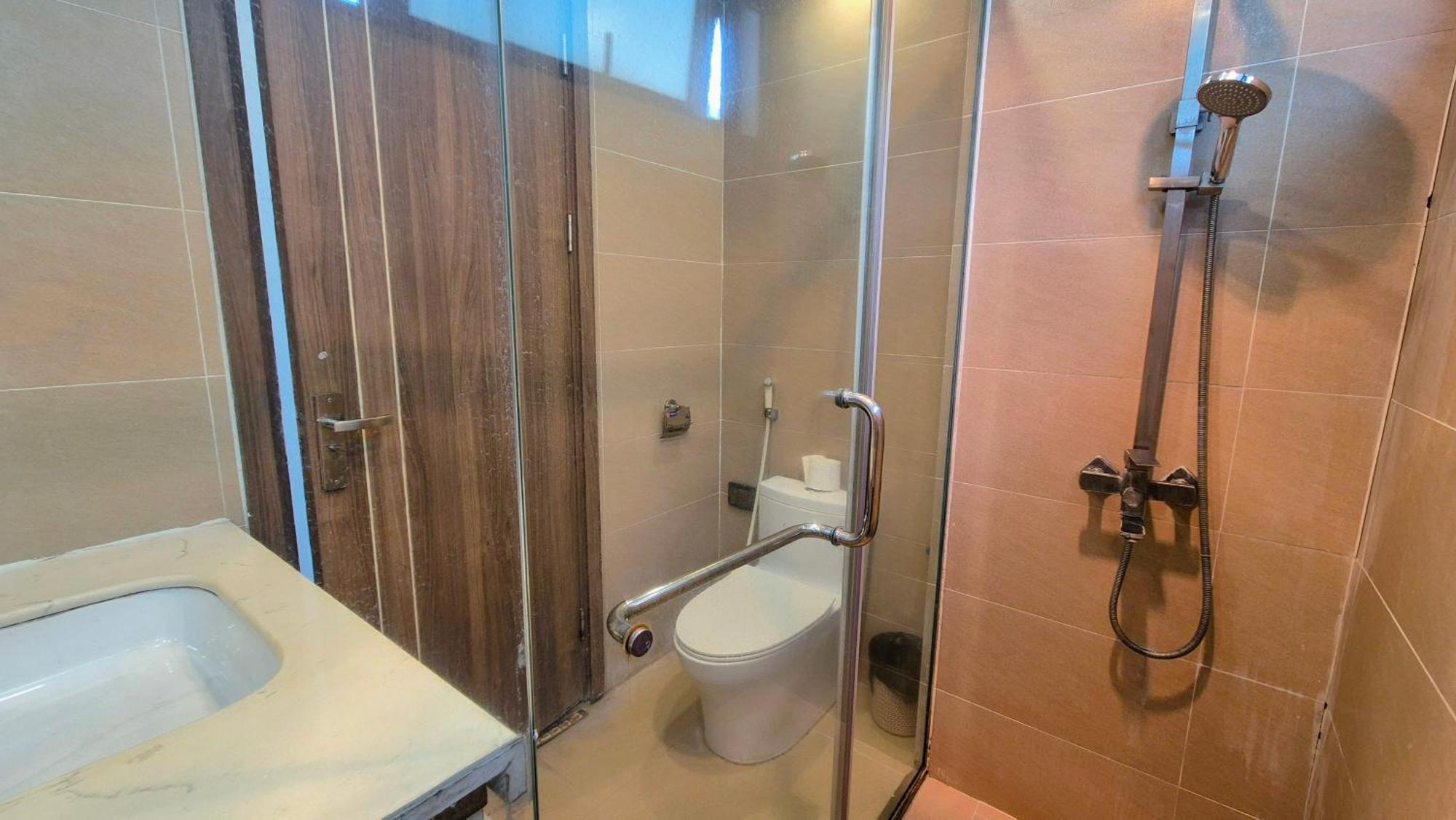 Apartment 4 - Cheap Price 2 Bedroom Near West