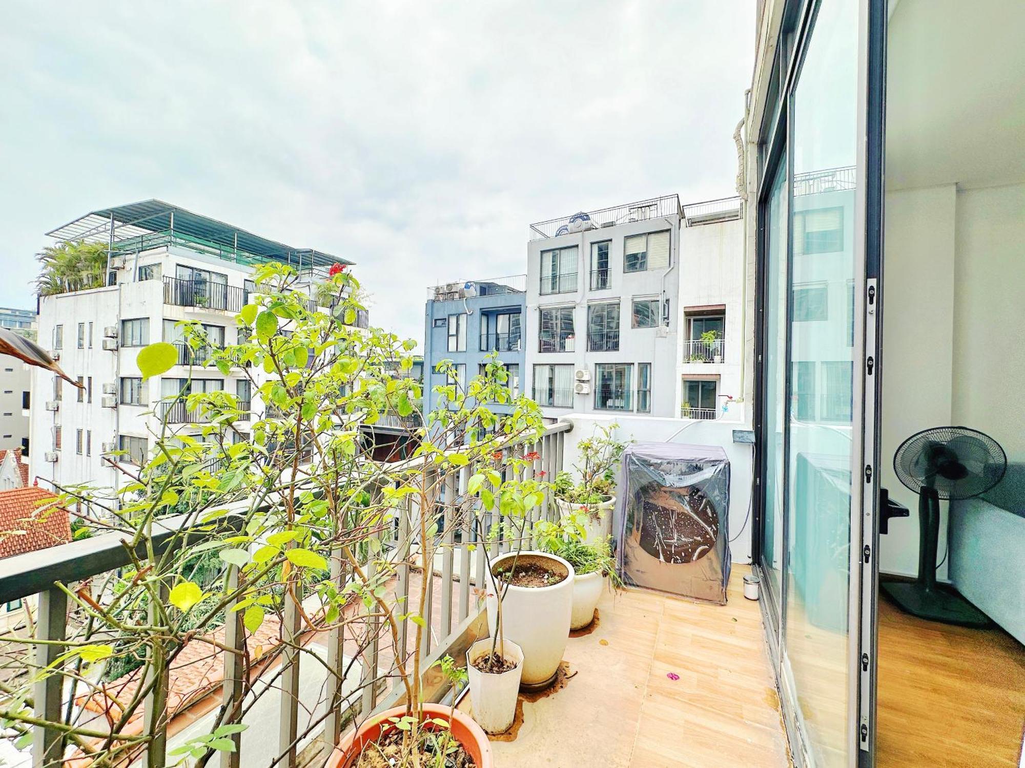 4 - Cheap Price 2 Bedroom Near West *