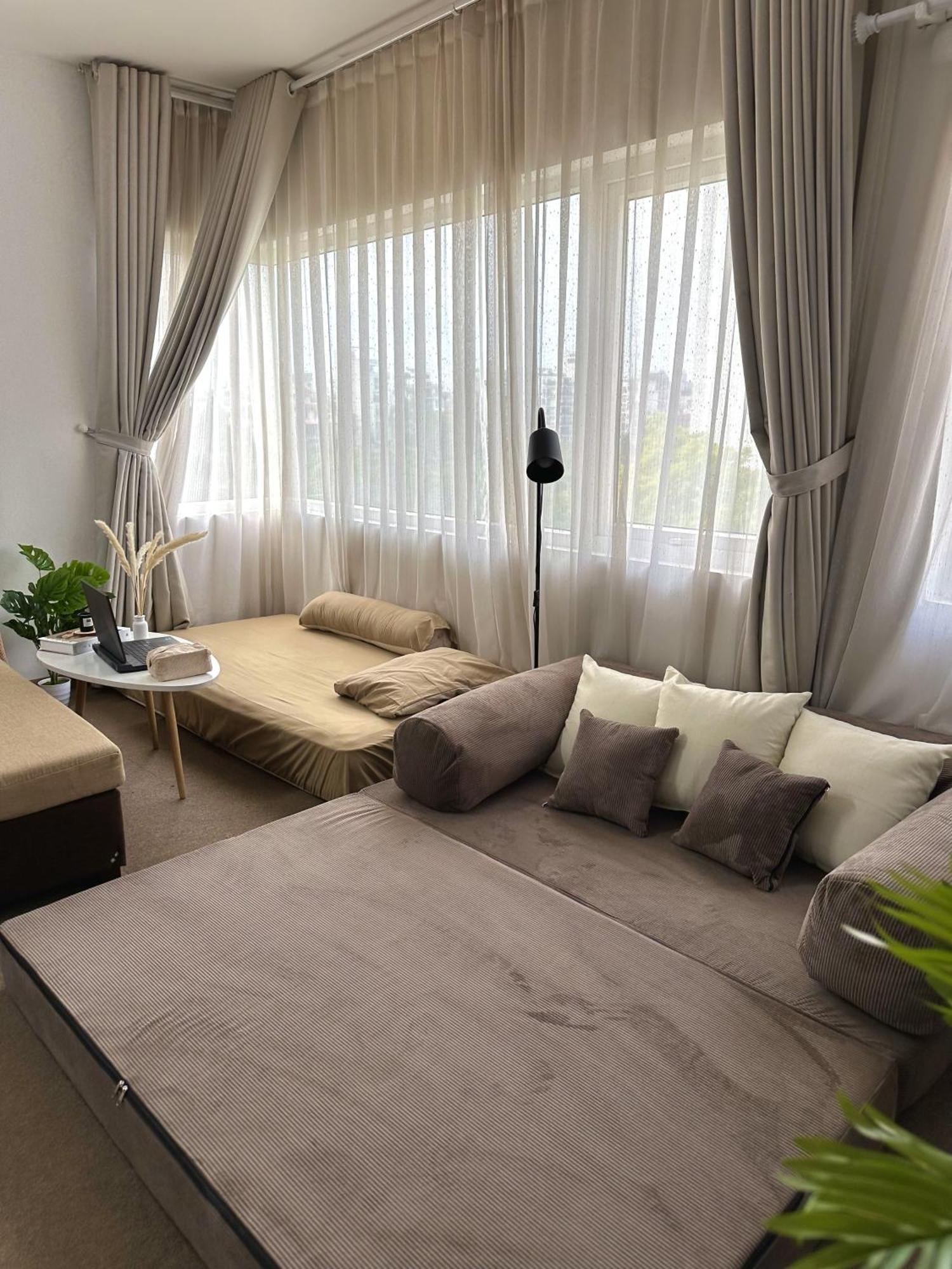 Zuzi To Ngoc , West * Hanoi