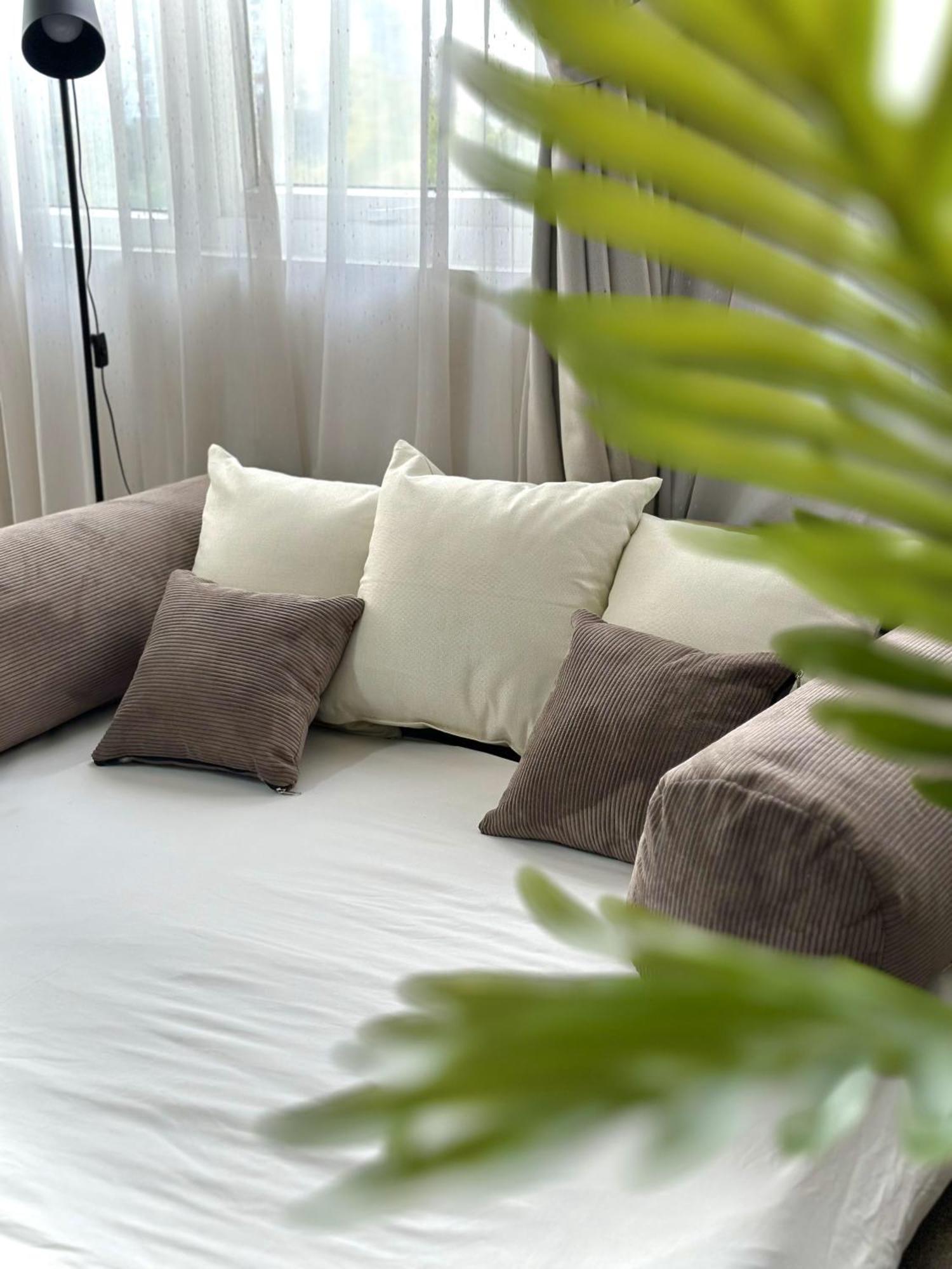 Zuzi To Ngoc , West Apartment Hanoi