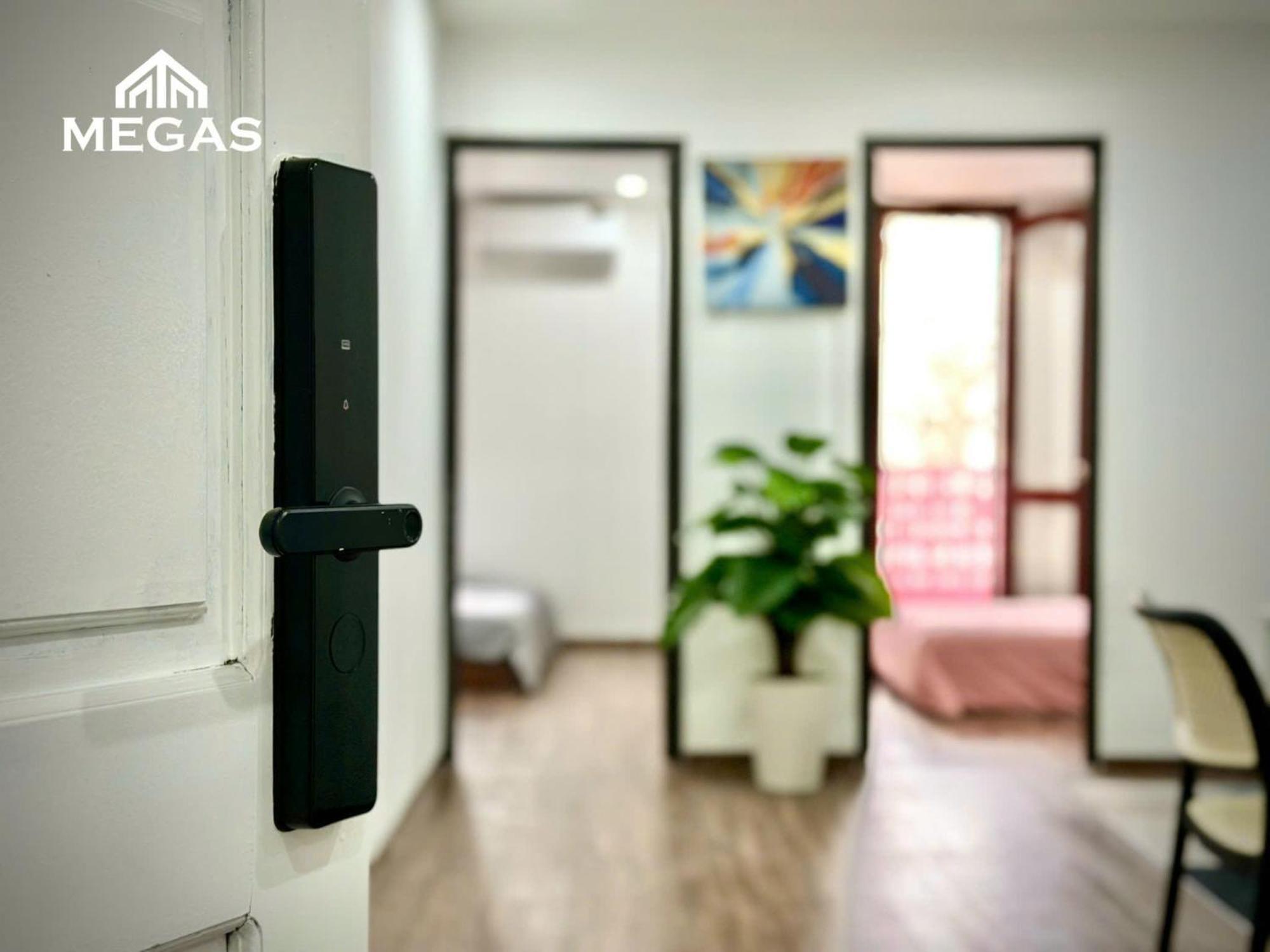 Khách sạn hẻo lánh Galaxy Au Co Ho Tay Ha Noi Hà Nội