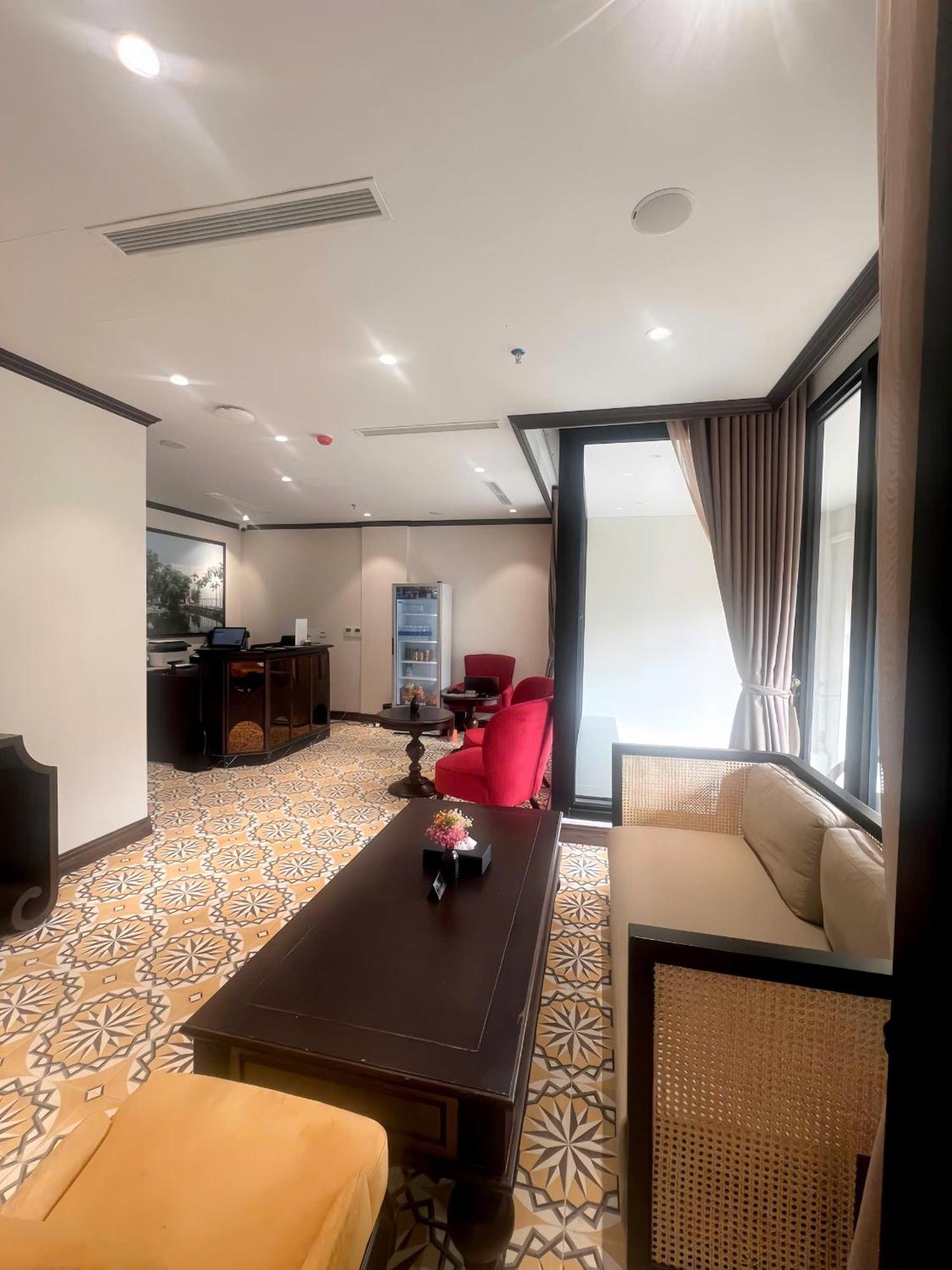 Westlake Lion Boutique Hotel *