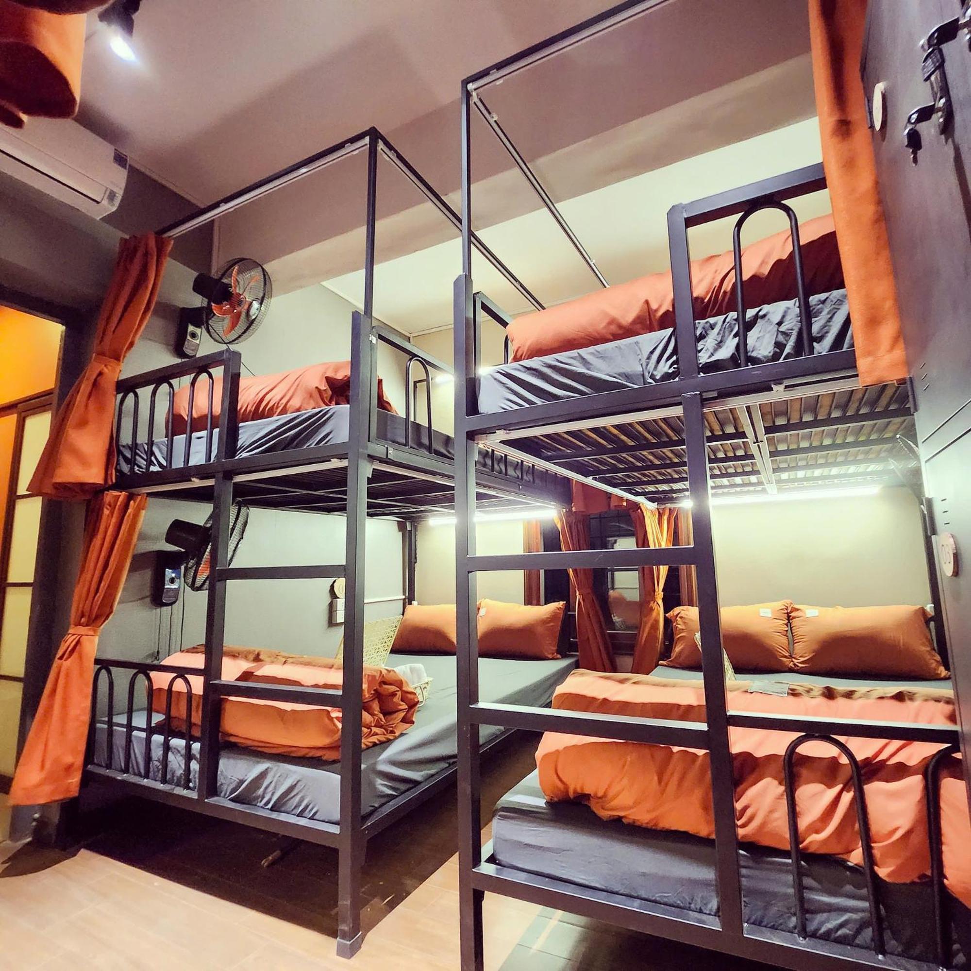 Hostel- Big Bed-3 Mins To Train Street-friendly-high Quality Of Sleeping Capsule hotel