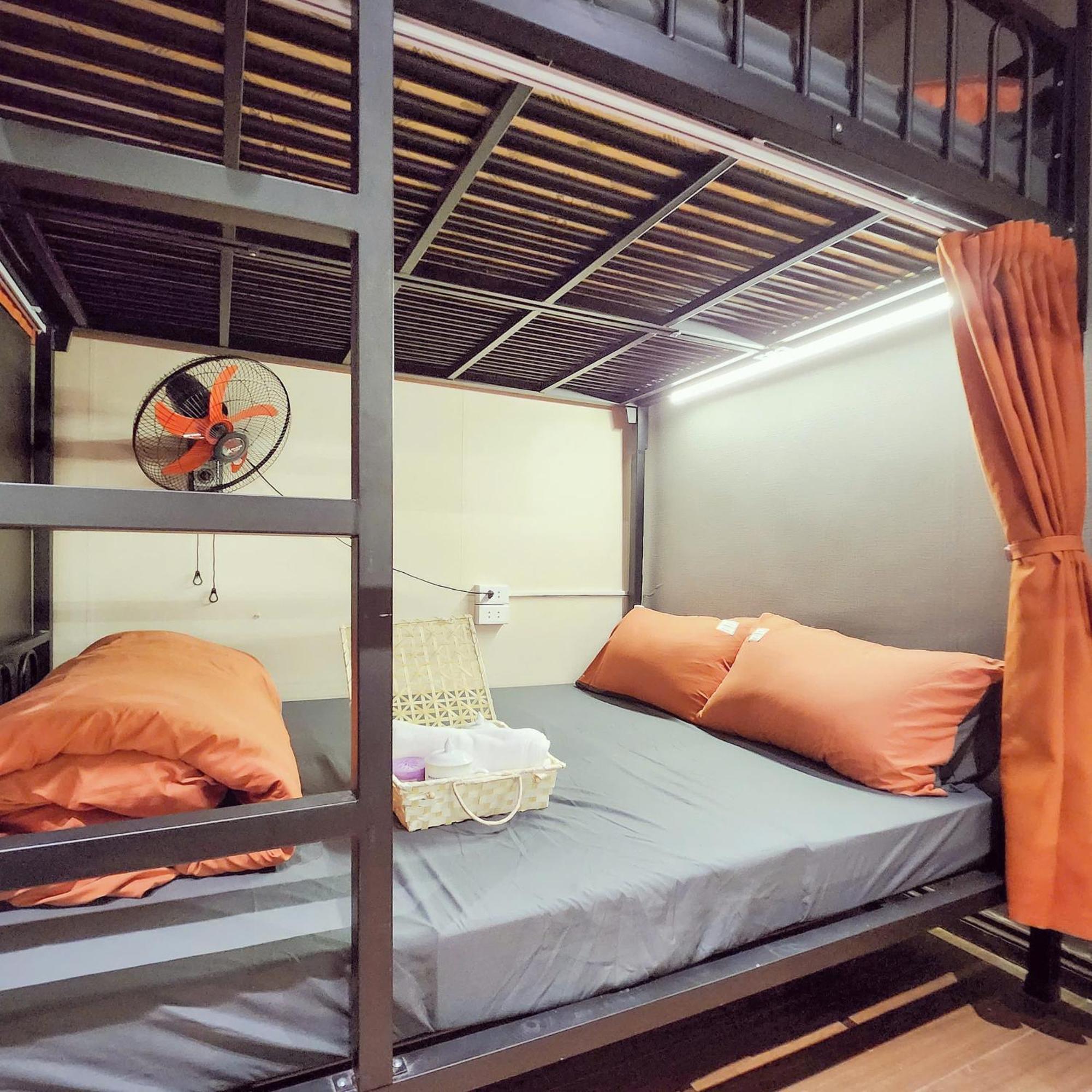 Capsule hotel Hostel- Big Bed-3 Mins To Train Street-friendly-high Quality Of Sleeping Hanoi