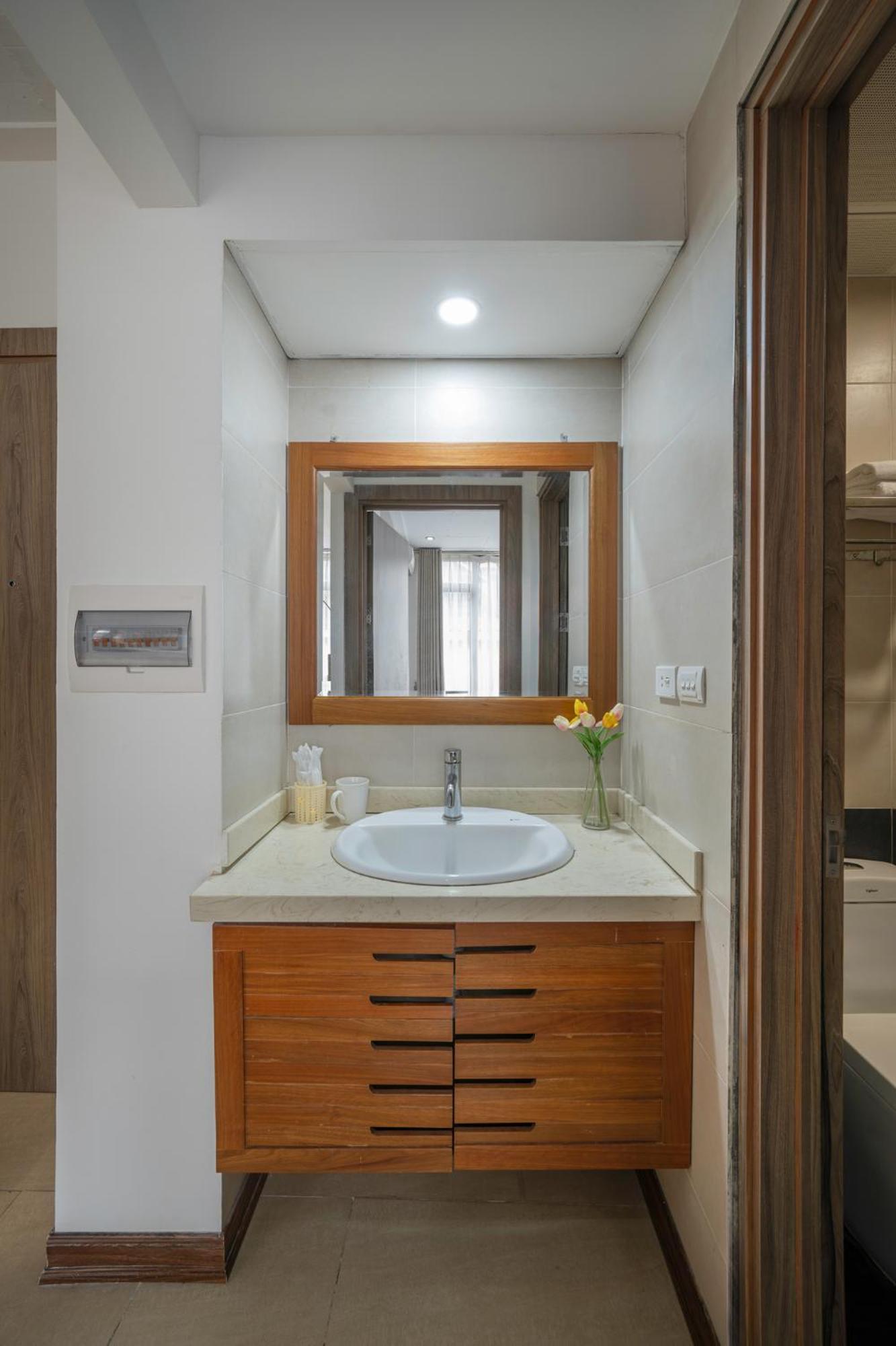 Ha Noi Luxe Paradise 80 Tu Hoa Hanoi