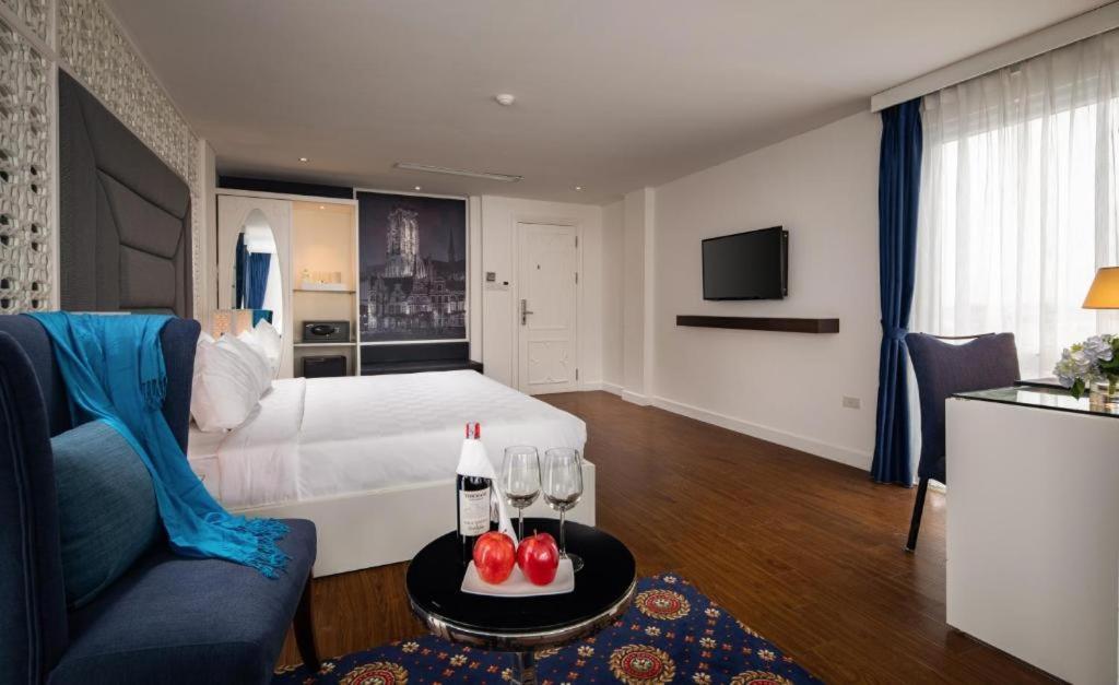 Le Petit & Rooftop Bar Hotel