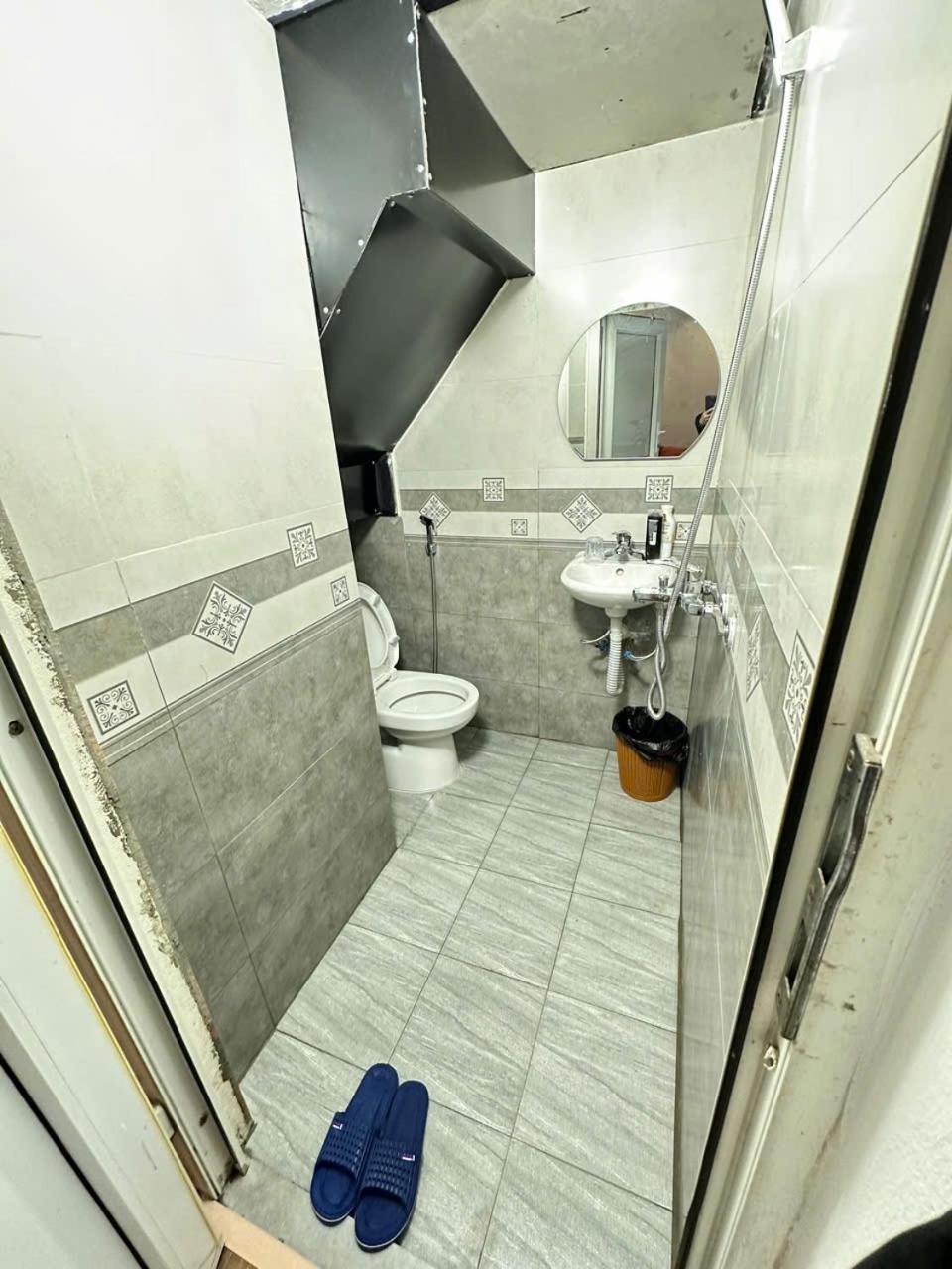 San San Housing Hotel *