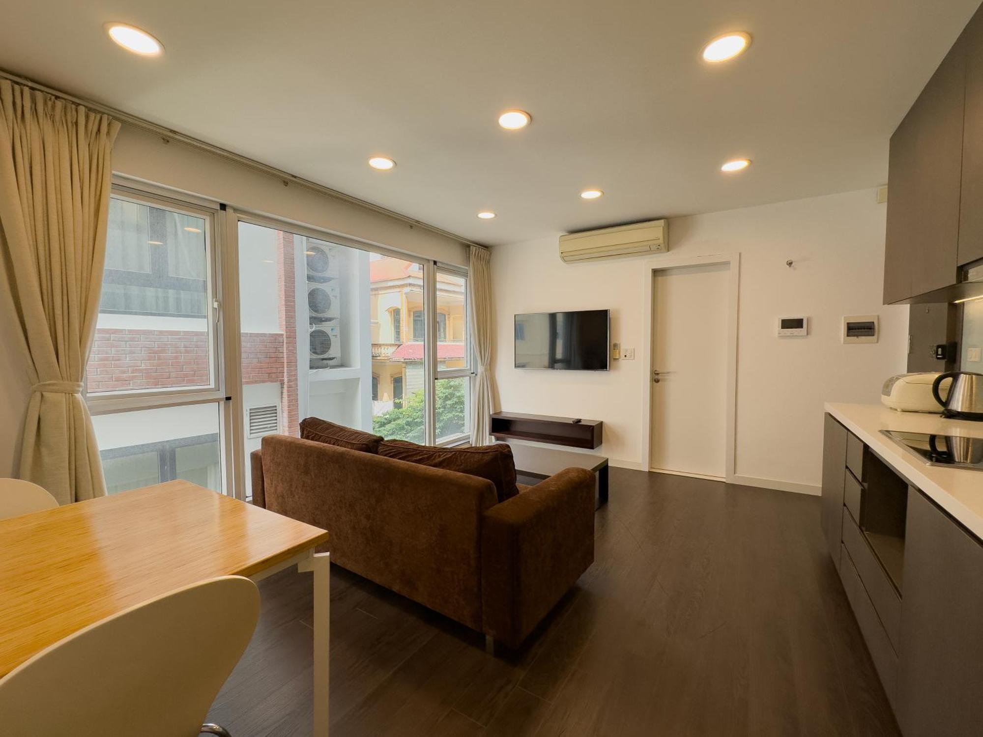 To Ngoc - Ho 1 Ngu Ho Tay Aparthotel Hanoi