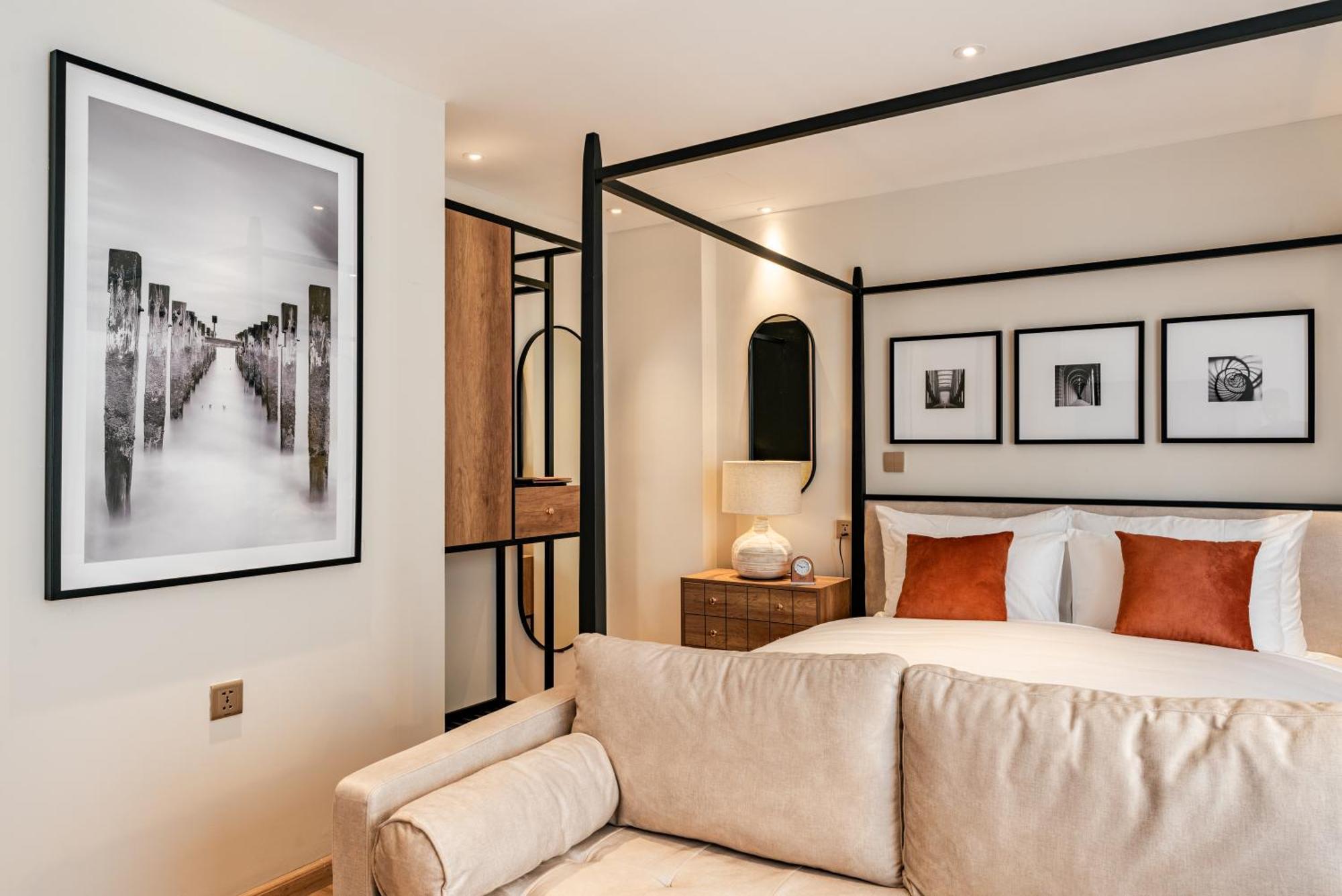 Hotel The Zenith, By Harrys