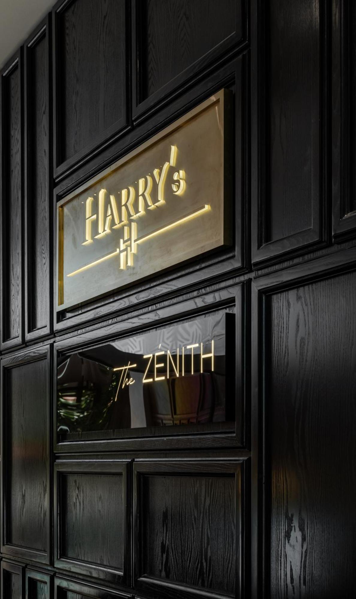 Hotel The Zenith, By Harrys Hanói