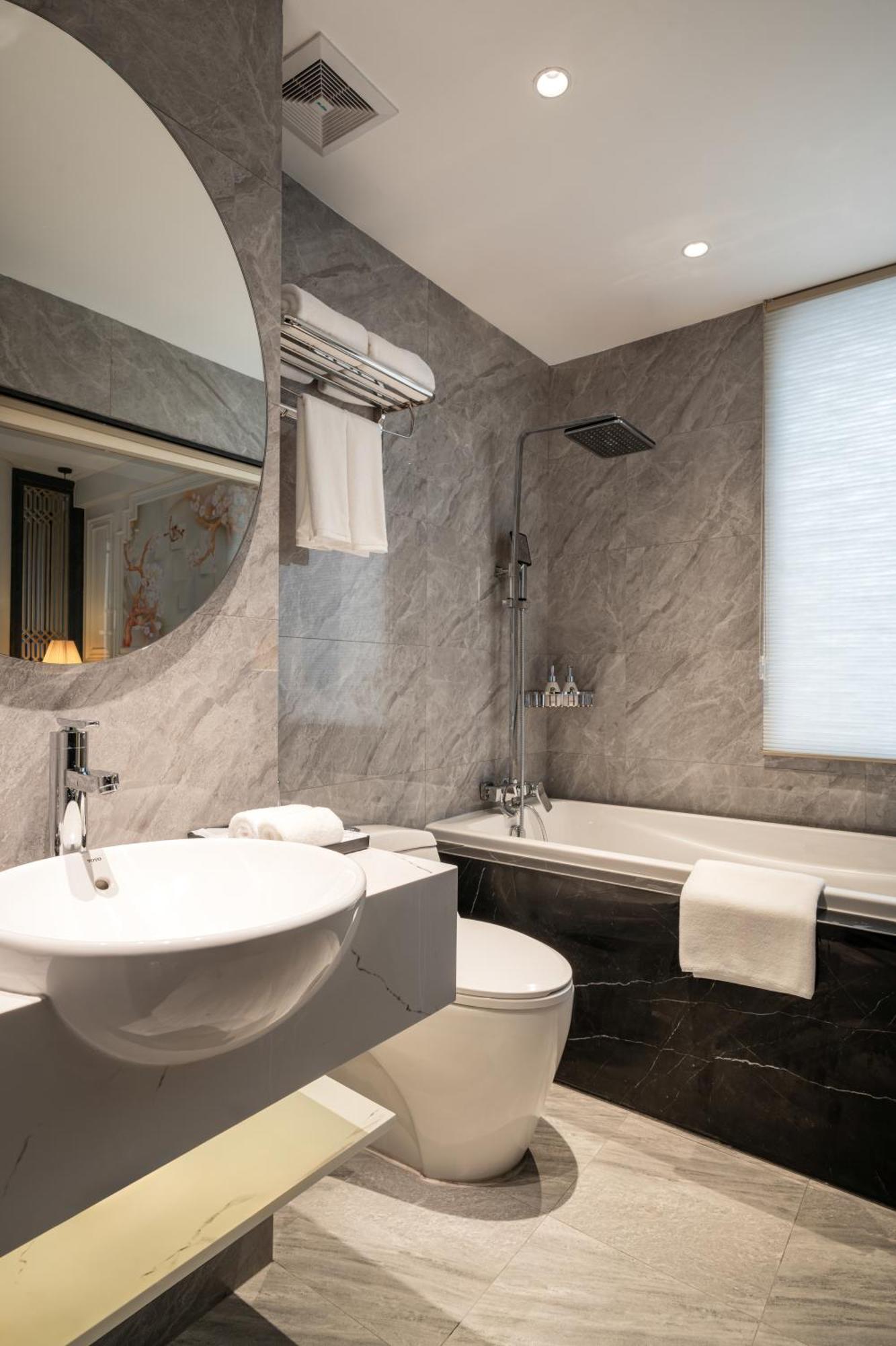 Hotel Luxe Paradise & Hanoi