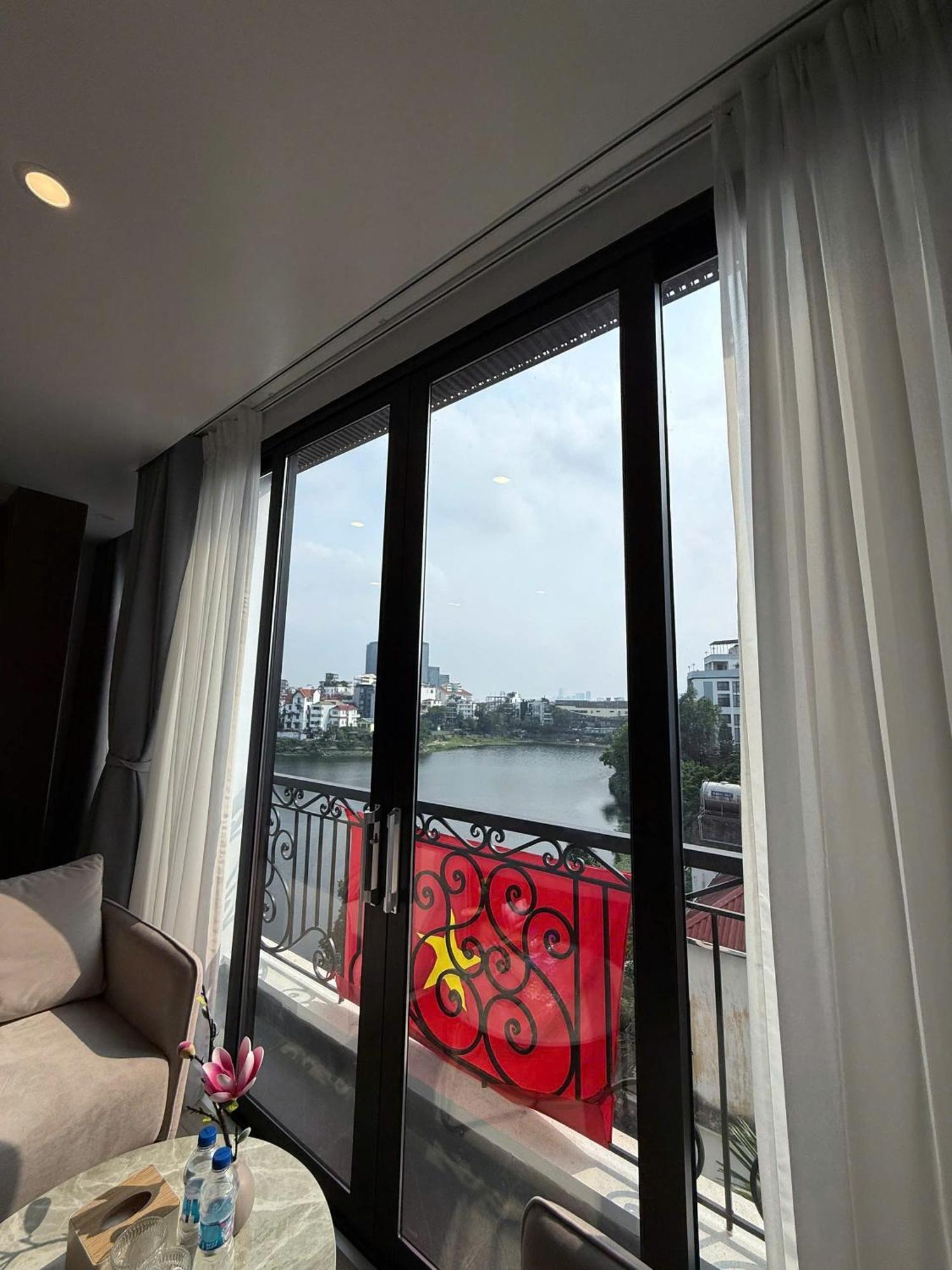 Crescendo Stylist Lakeview Apartment *