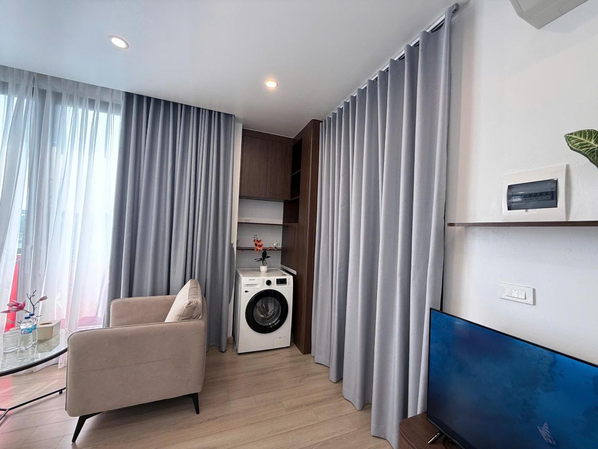 Crescendo Stylist Lakeview Apartment Hanoi