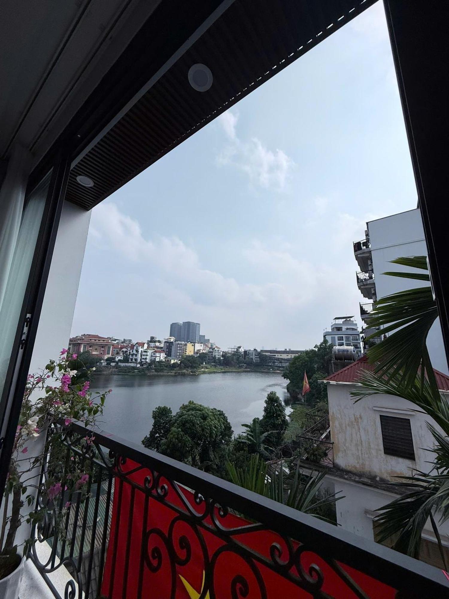 Crescendo Stylist Lakeview Hanoi