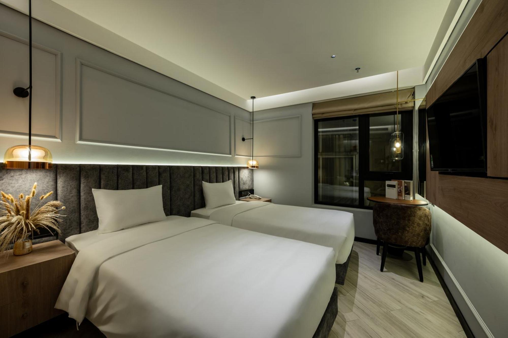 Irest Signature Ba Dinh Lakeside Hotel