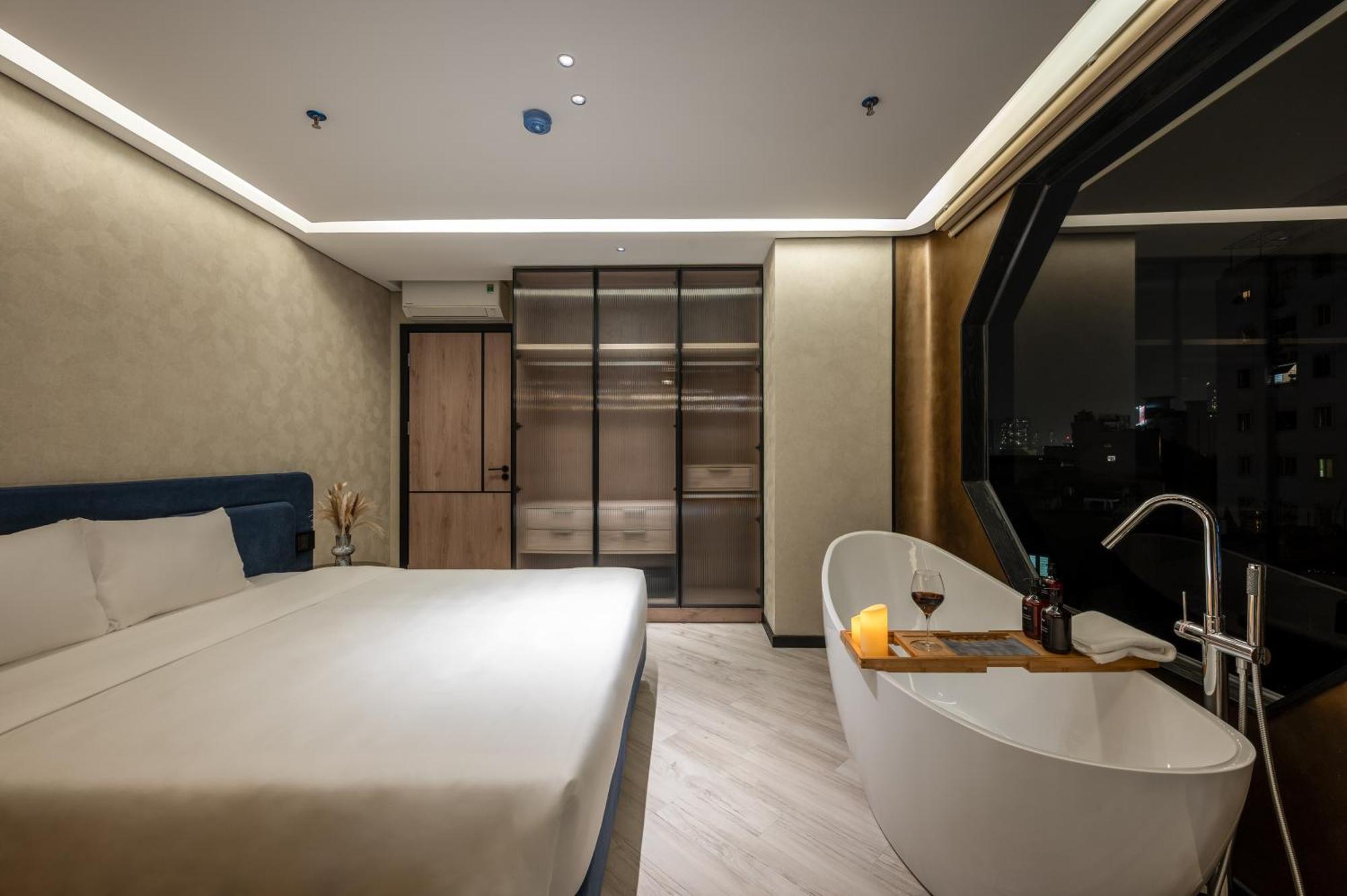 Hotel Irest Signature Ba Dinh Lakeside 3*