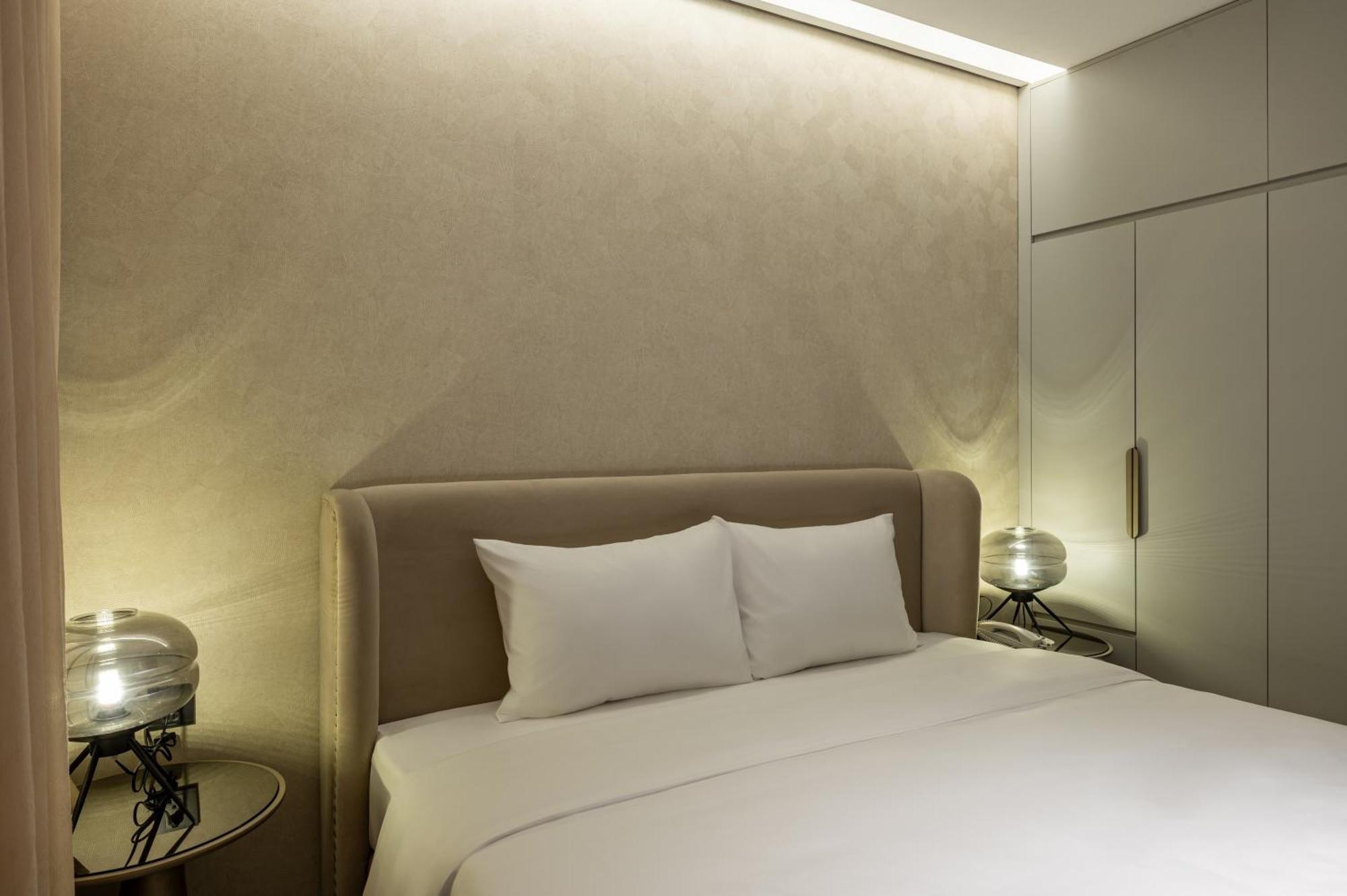 Irest Signature Ba Dinh Lakeside Hotel