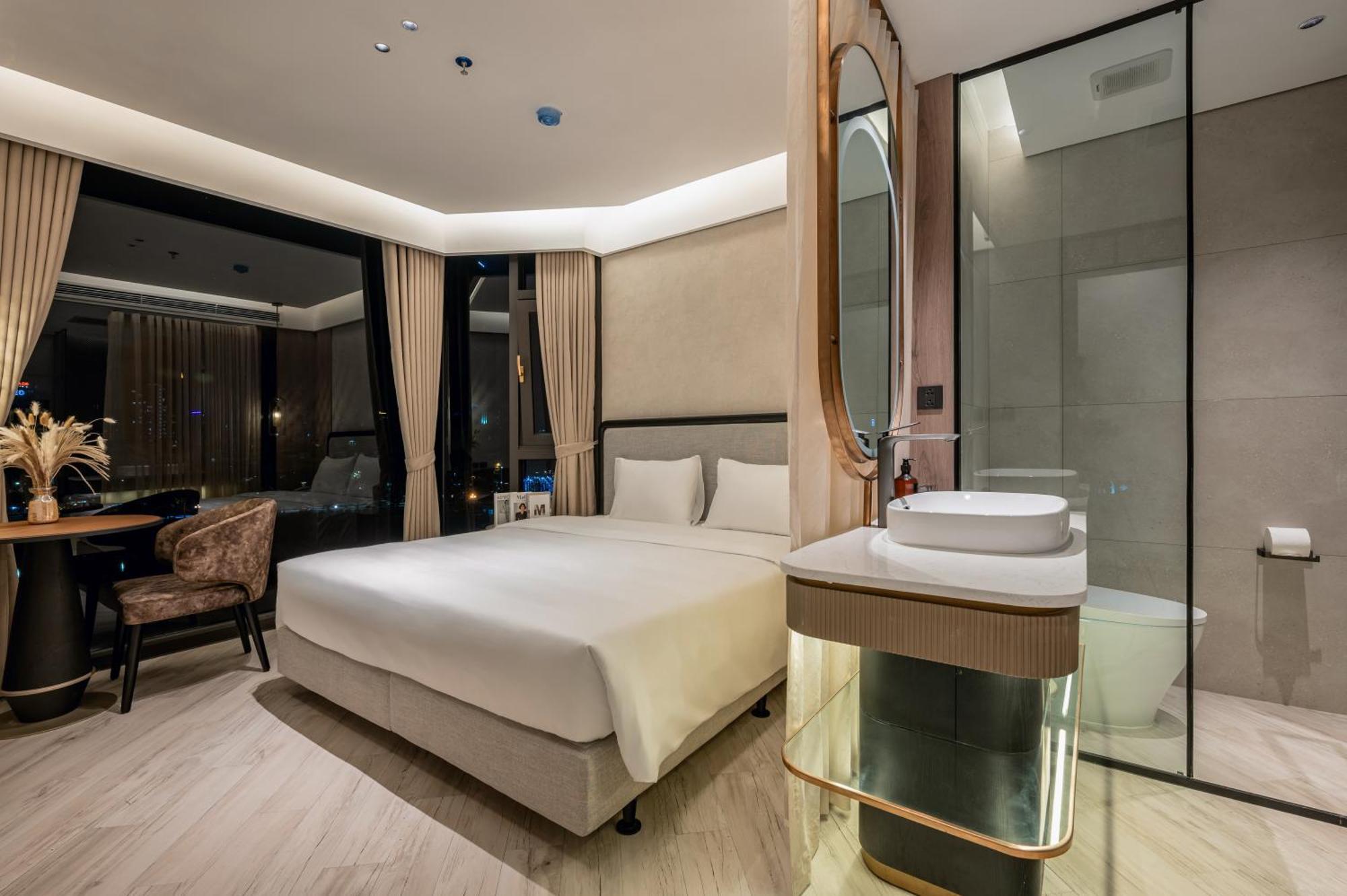 Hotel Irest Signature Ba Dinh Lakeside 3*