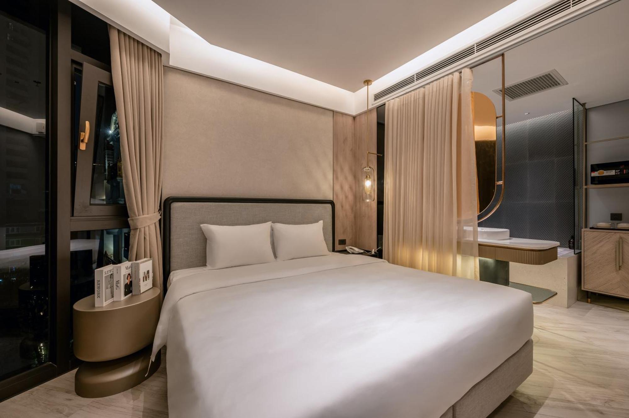 Hotel Irest Signature Ba Dinh Lakeside