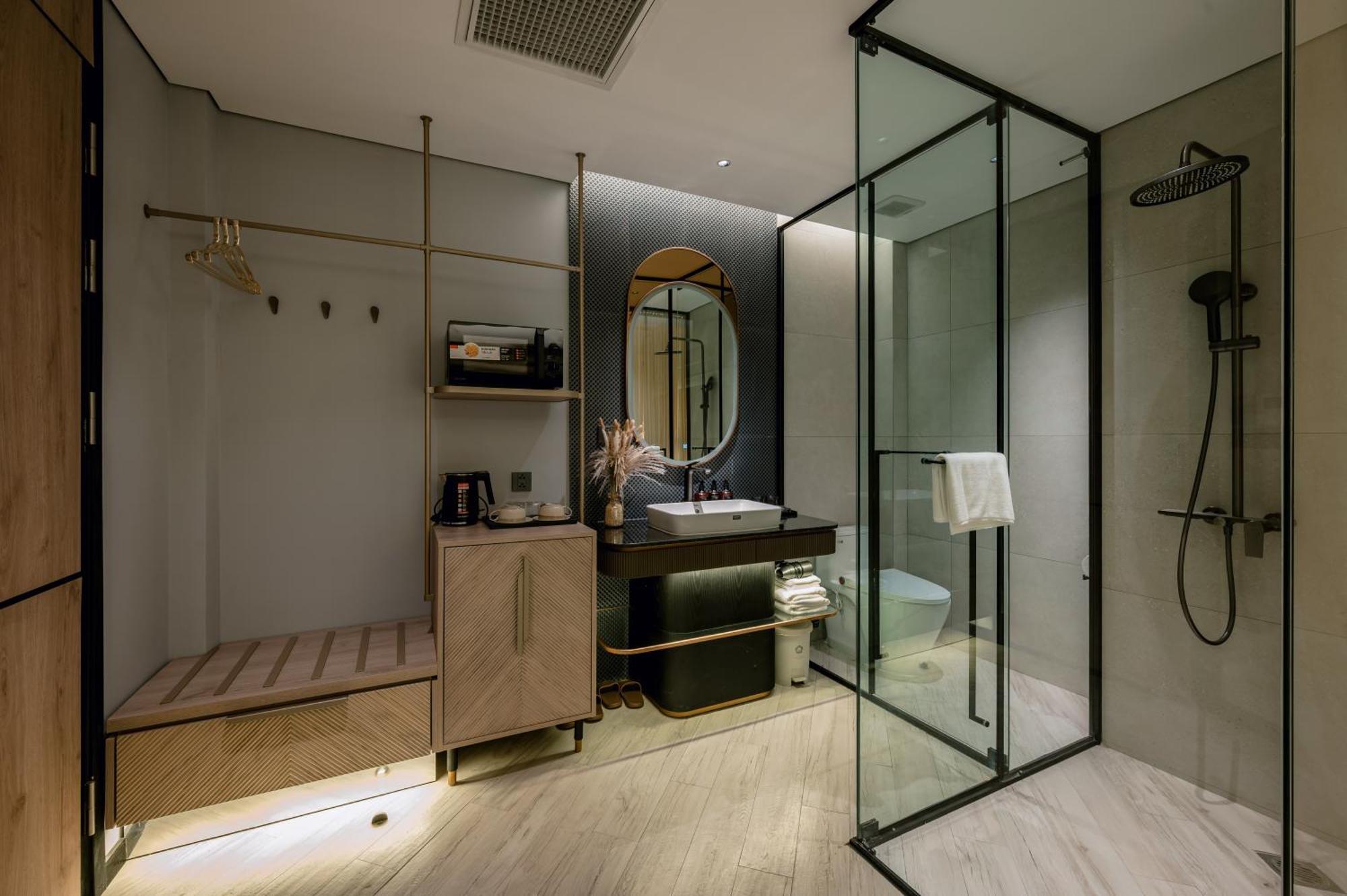Hotel Irest Signature Ba Dinh Lakeside 3*