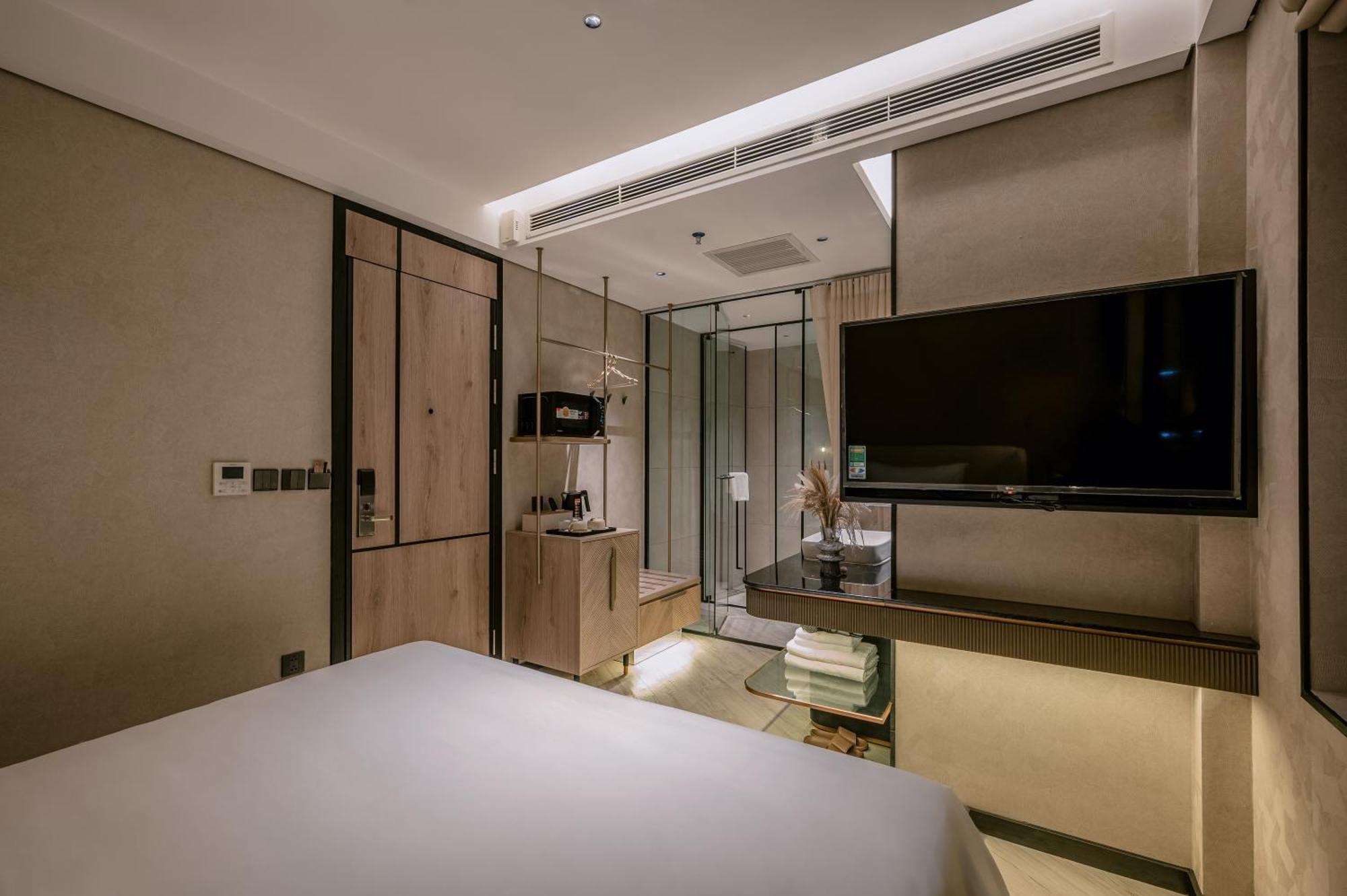 Hotel Irest Signature Ba Dinh Lakeside Hanoi