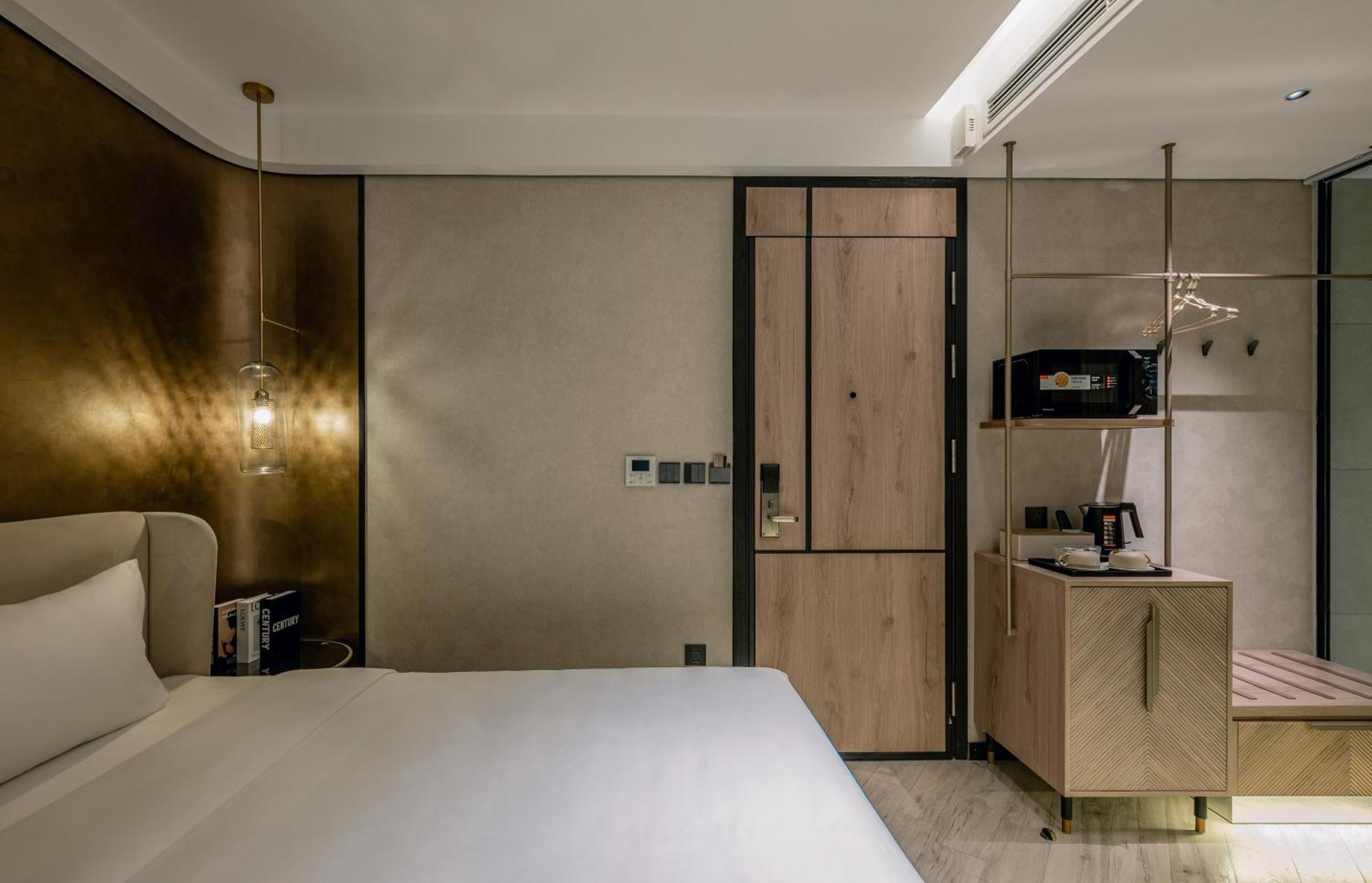 Irest Signature Ba Dinh Lakeside Hanói