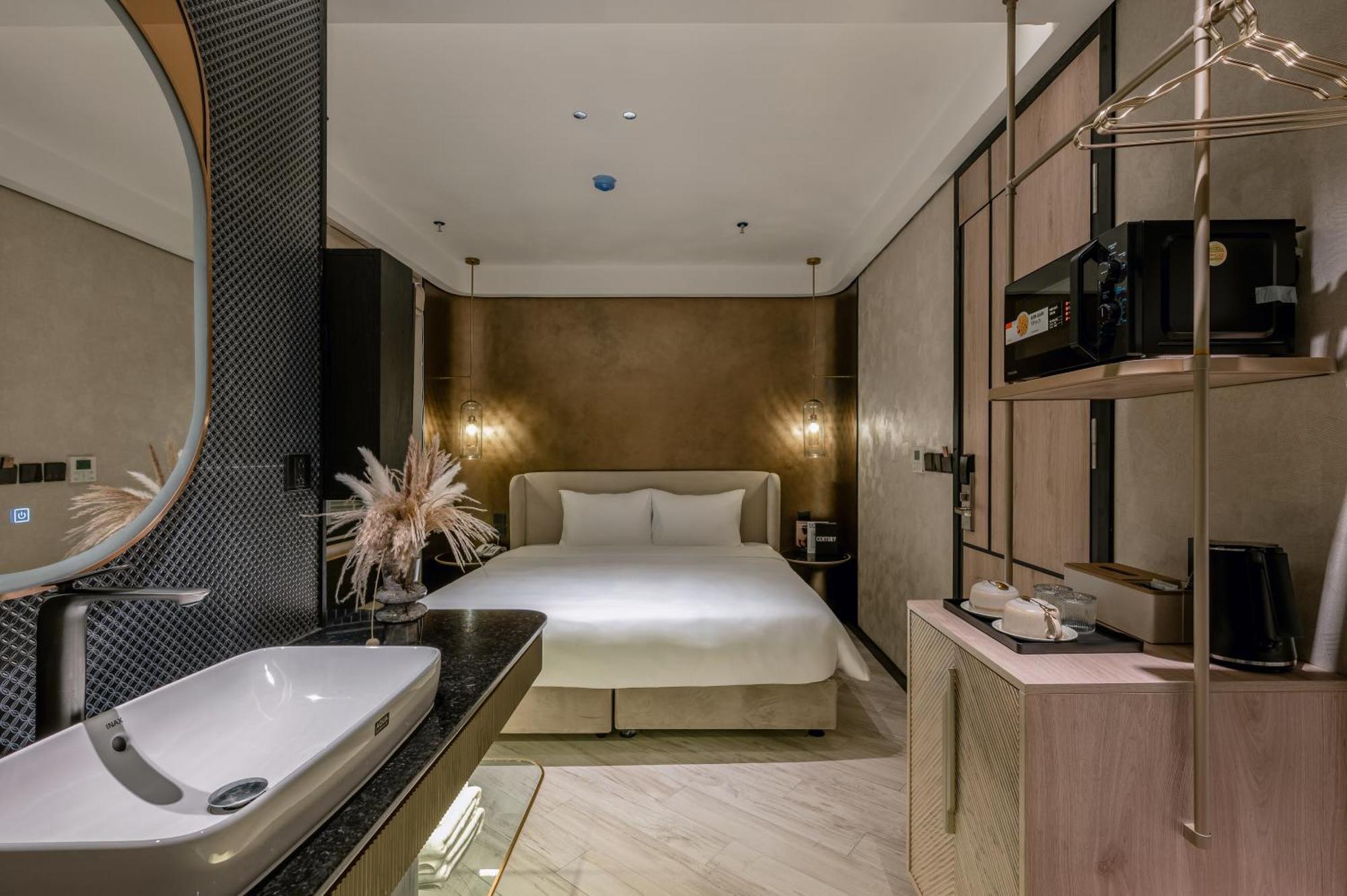 Hotel Irest Signature Ba Dinh Lakeside