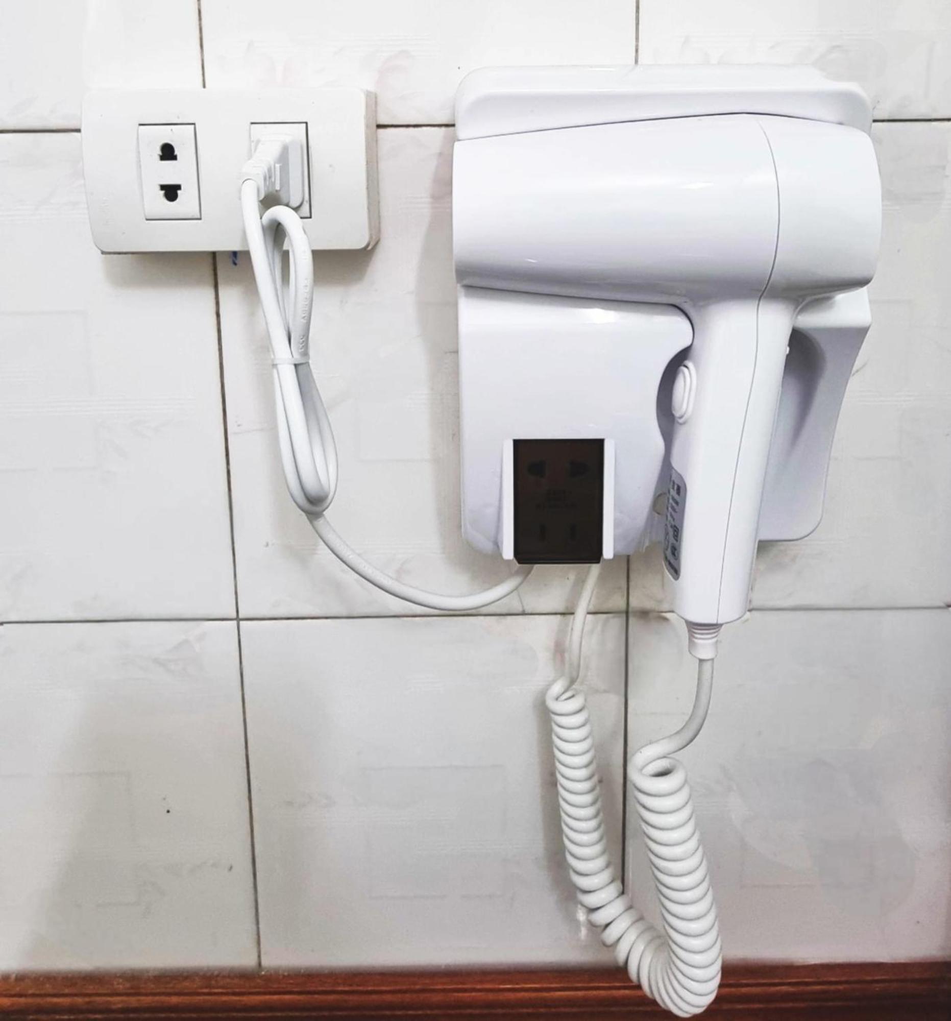Hostel Lushstay - Train Street Hanoi
