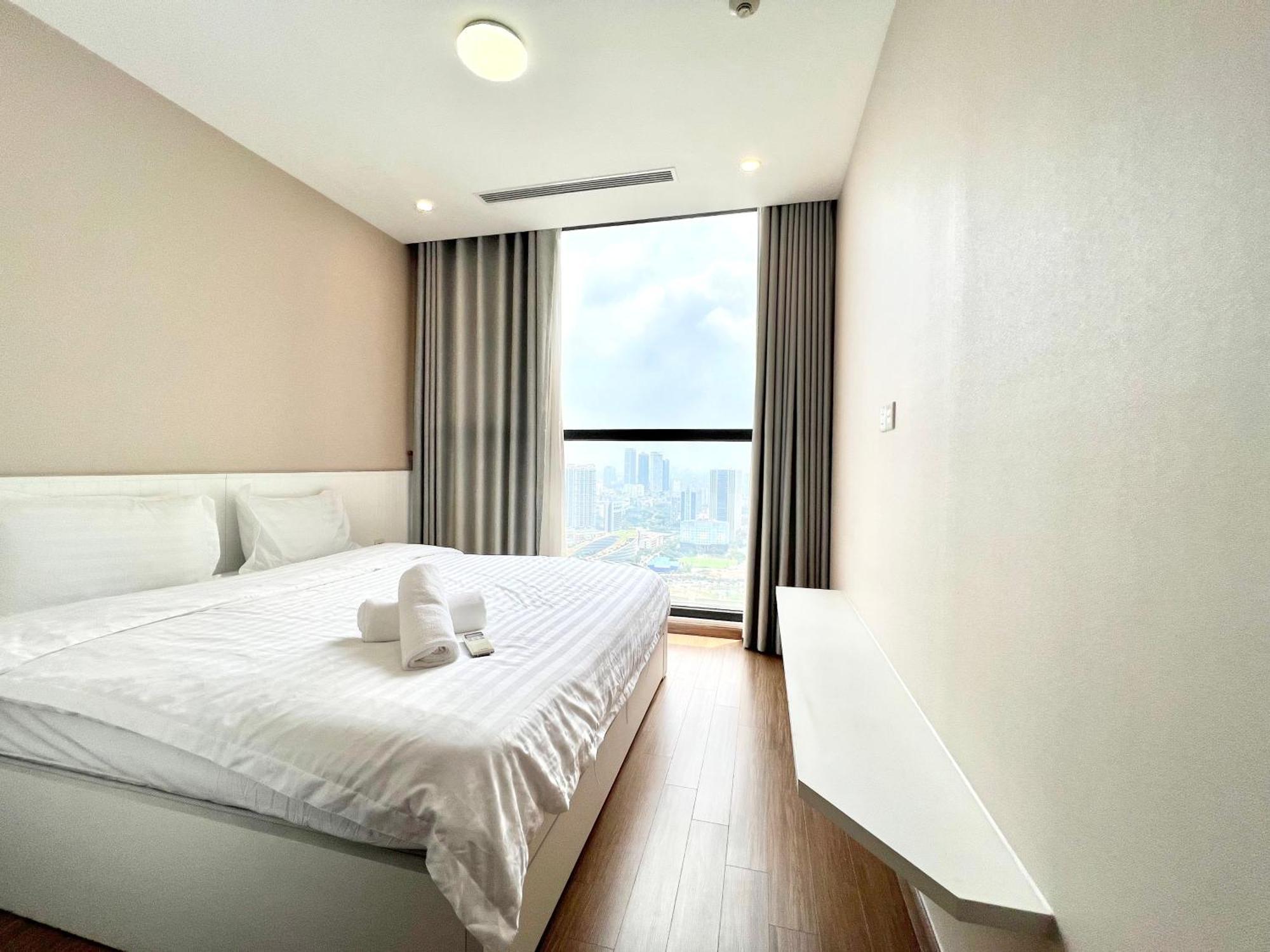 Luxury Vinhomes Skylake Apartment