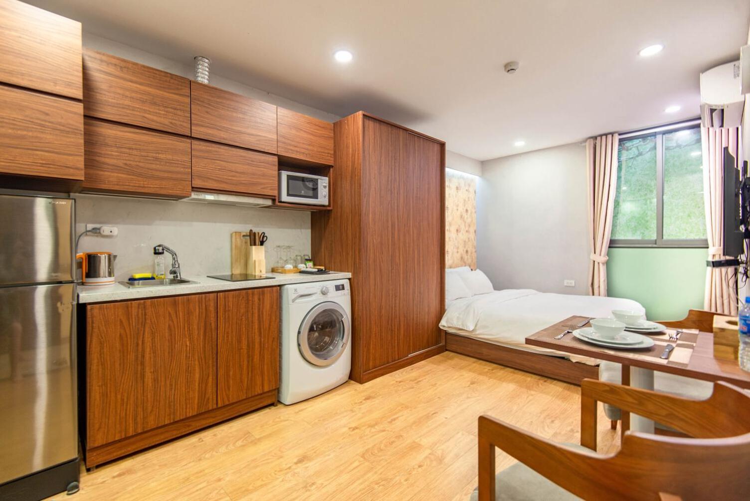 Apartment 22land Moon West *