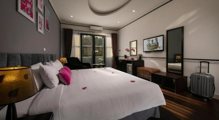 Garden Boutique And Hanoi
