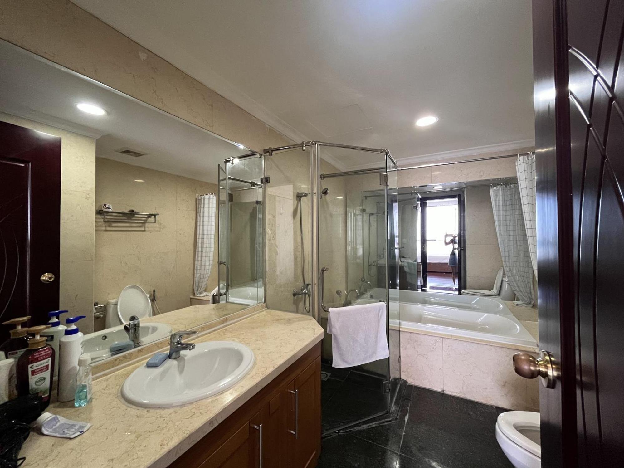 Apartment Vinhomes Royal Luxury 3br *