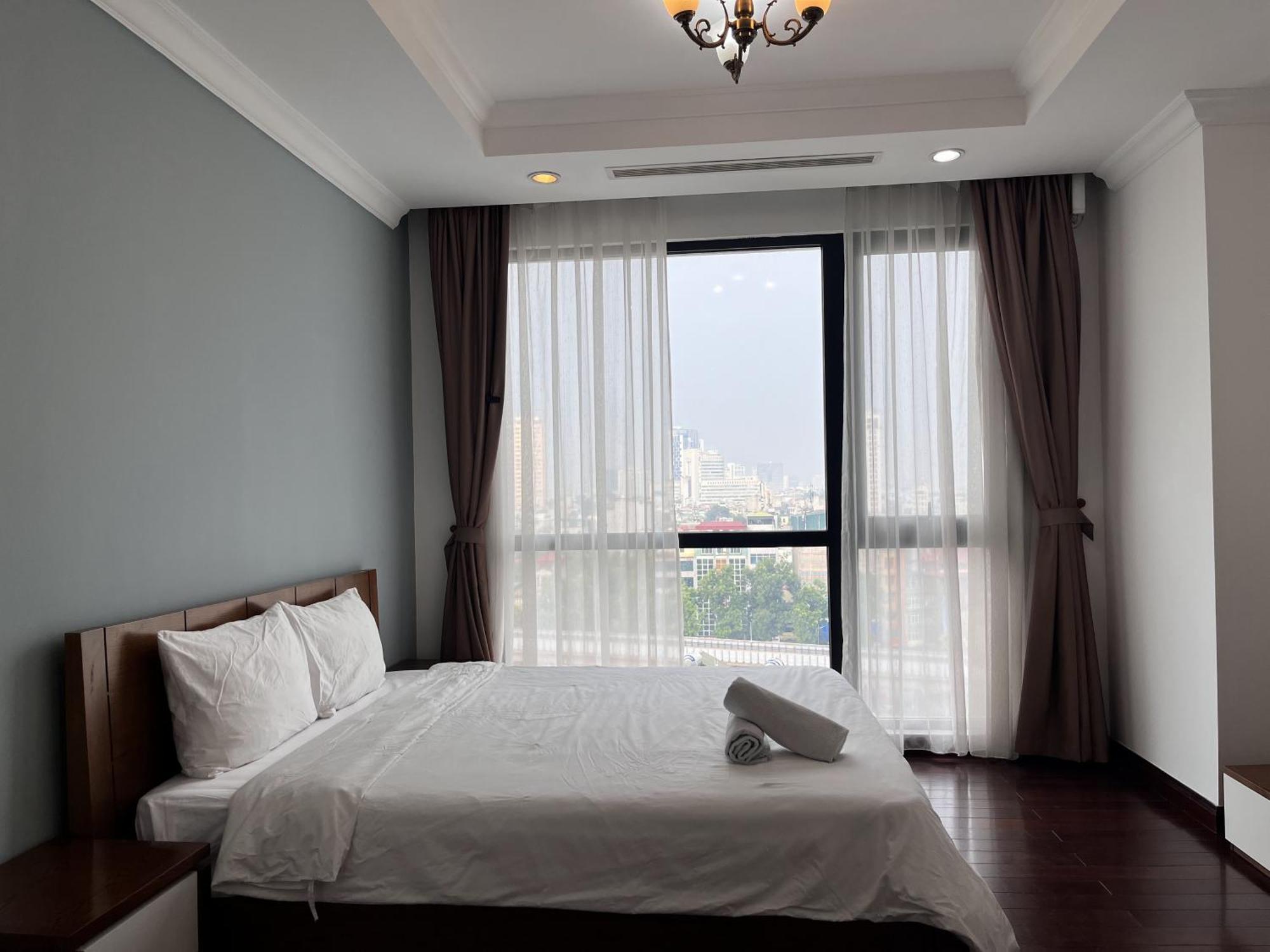 Apartment Vinhomes Royal Luxury 3br *