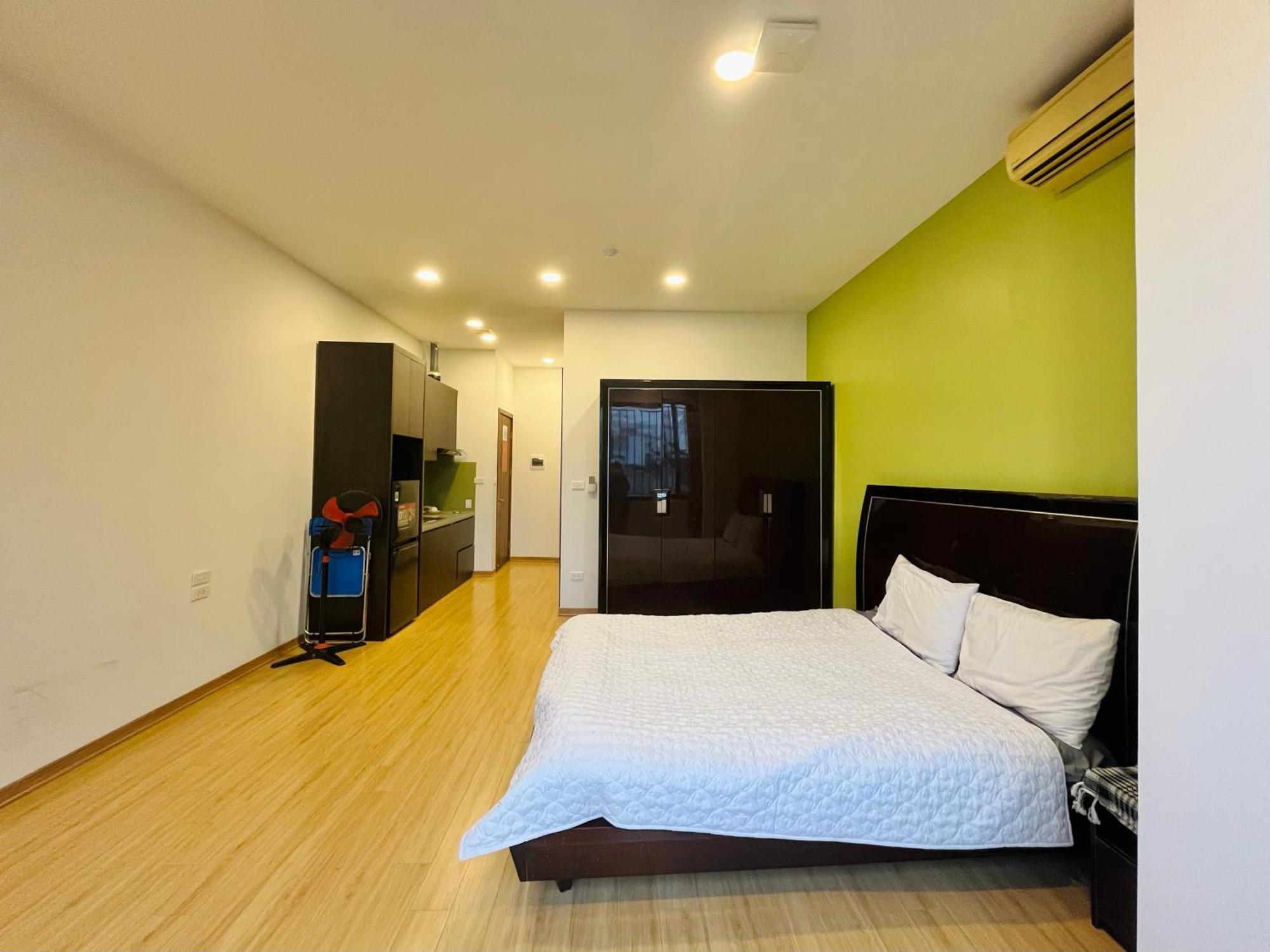 Ho Yen Tinh, Anh Sang Tu Nhien Va Cua So Lon Hanoi