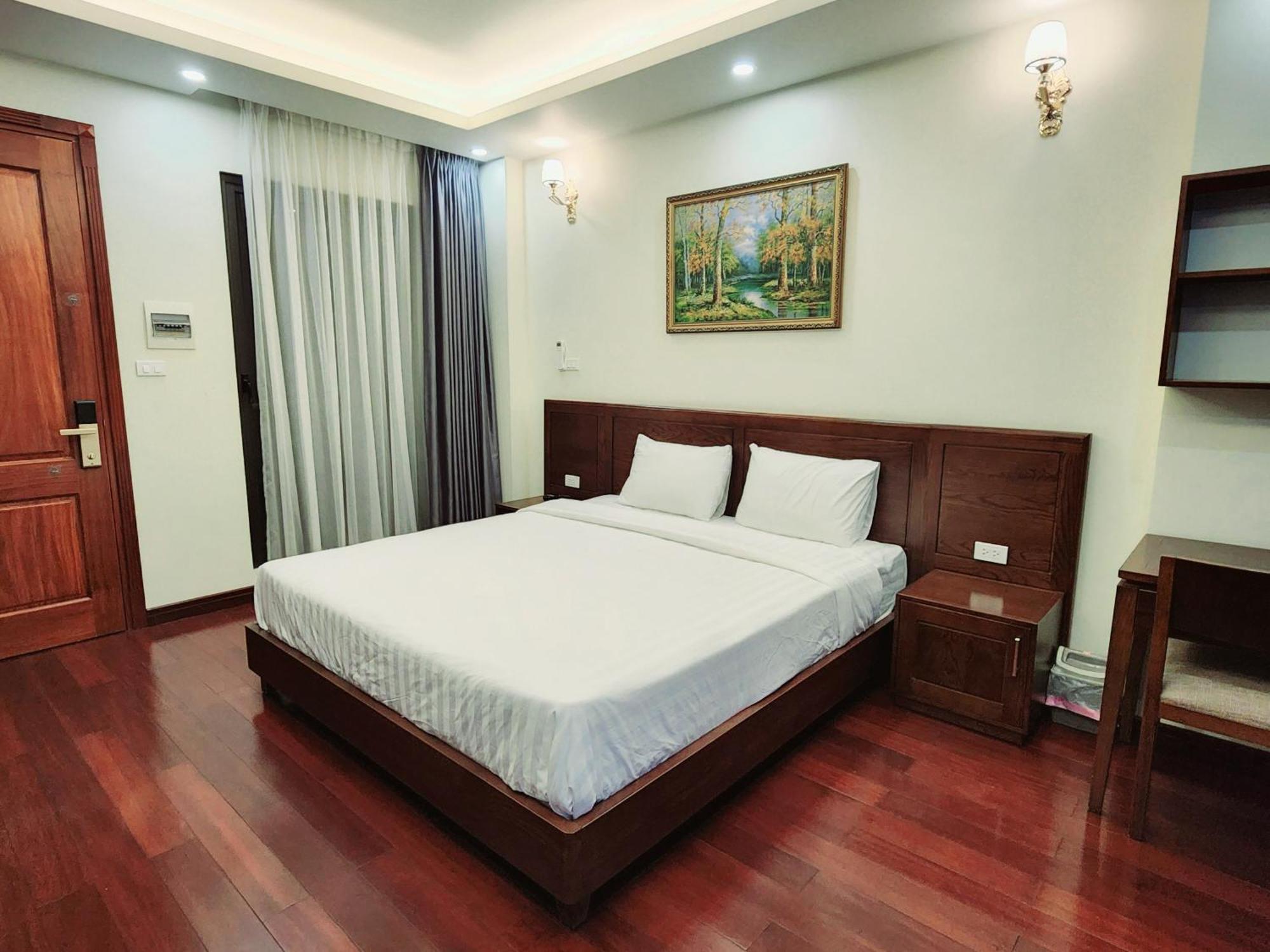 Ngoc Khanh Lakeside Quiet Luxury W Bathtub Apartment *