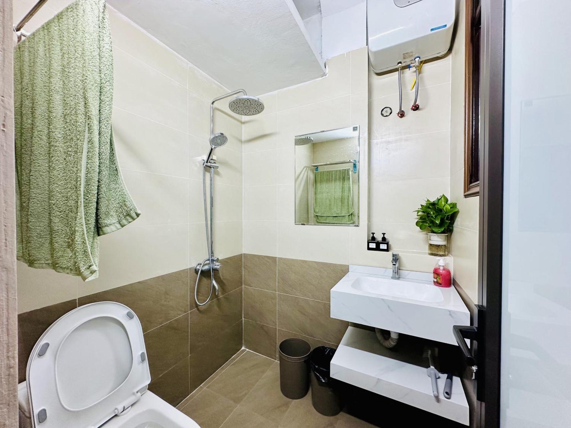Vietnam Travelers 2 With Cozy Private Balcony Pangsapuri
