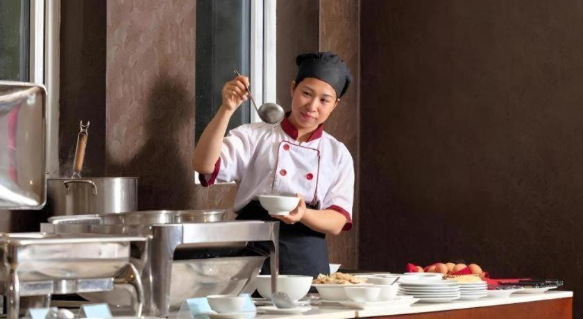 Bay Luxury -skylark - 15 Phan Dinh Phung Hotel 4*