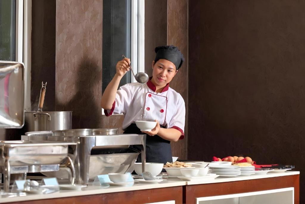 Bay Luxury -skylark - 15 Phan Dinh Phung 4* Hanoi