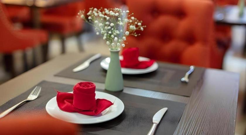 Bay Luxury -skylark - 15 Phan Dinh Phung Hanoi